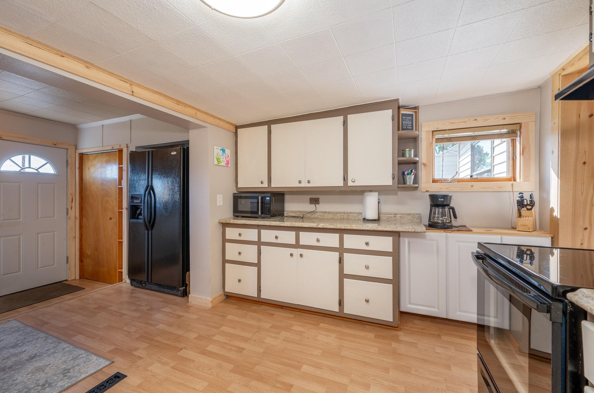 1920 single family home for sale at 206 Dudley Avenue in Coleraine, MN — 2 bed, 2 bath (photo 6 of 26)