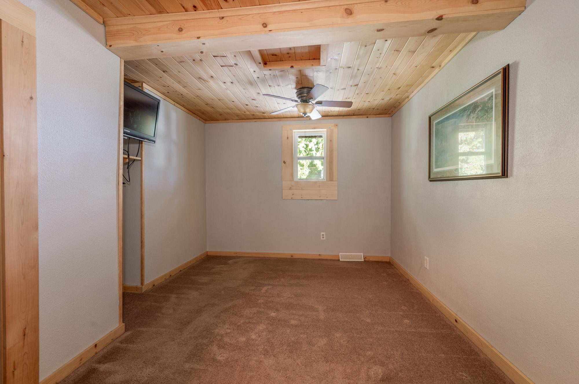 1920 single family home for sale at 206 Dudley Avenue in Coleraine, MN — 2 bed, 2 bath (photo 7 of 26)
