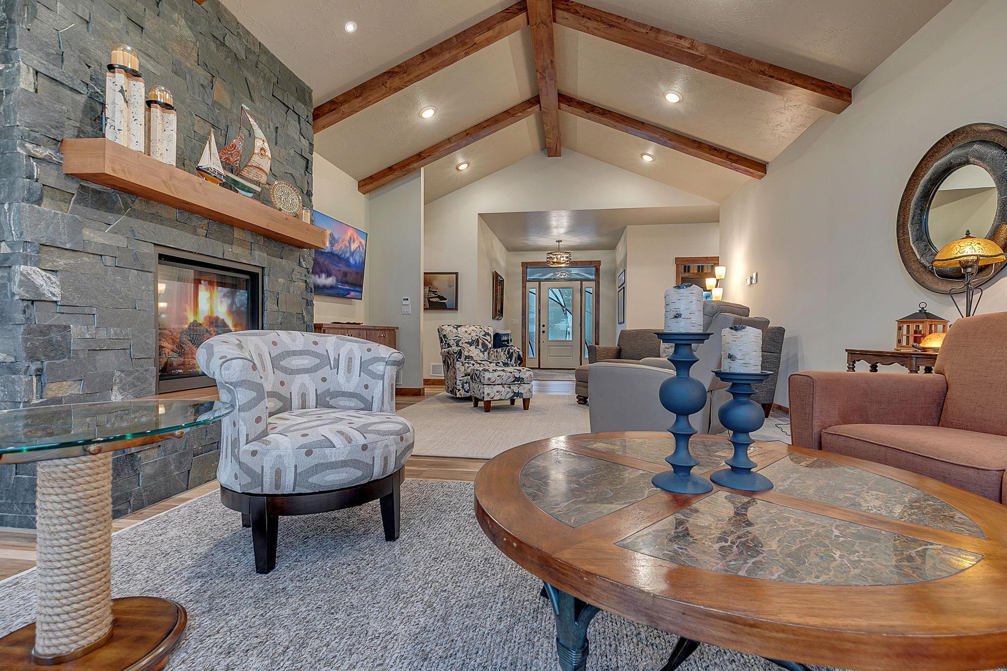 2025 single family home for sale at 3304 Latoka Beach Road SW in Alexandria, MN — 3 bed, 3 bath (photo 21 of 100)