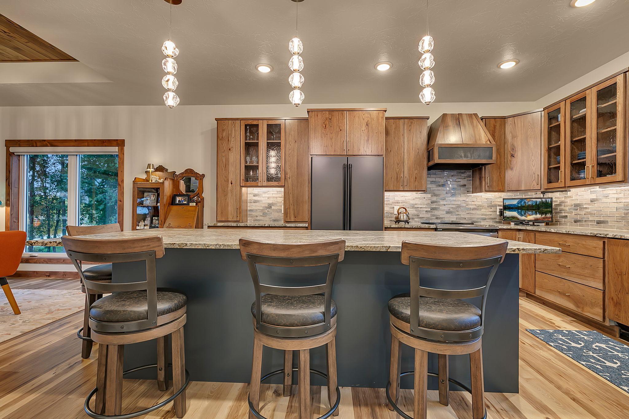 2025 single family home for sale at 3304 Latoka Beach Road SW in Alexandria, MN — 3 bed, 3 bath (photo 22 of 100)
