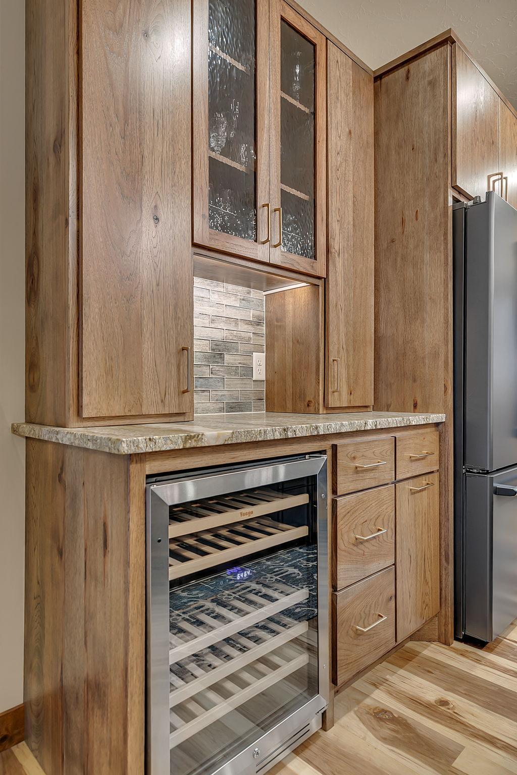 2025 single family home for sale at 3304 Latoka Beach Road SW in Alexandria, MN — 3 bed, 3 bath (photo 25 of 100)