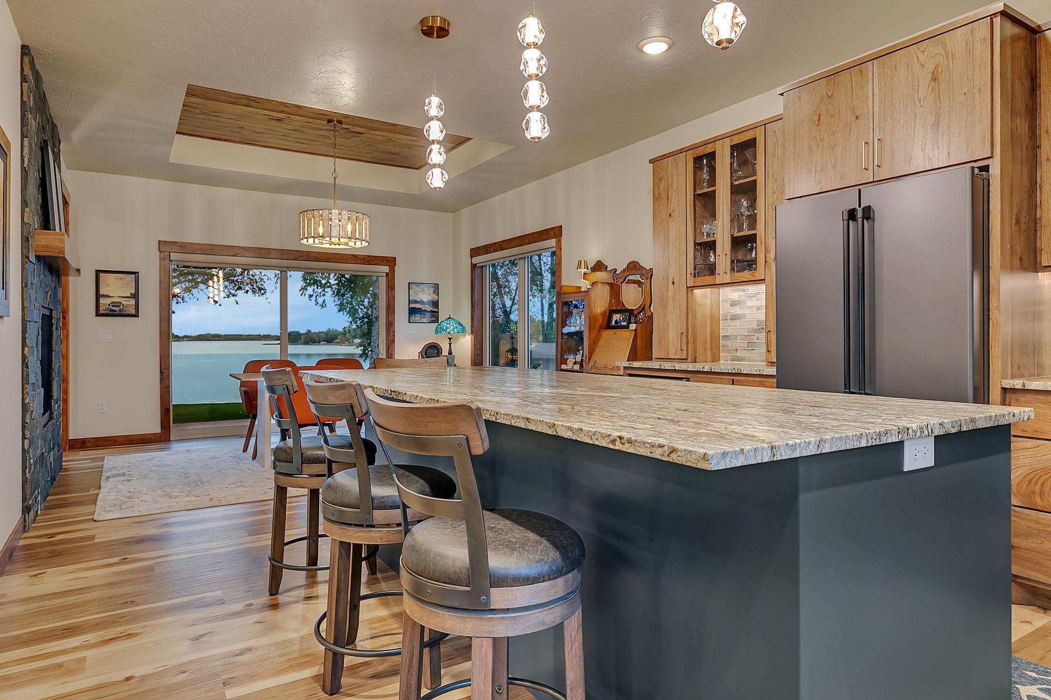2025 single family home for sale at 3304 Latoka Beach Road SW in Alexandria, MN — 3 bed, 3 bath (photo 26 of 100)