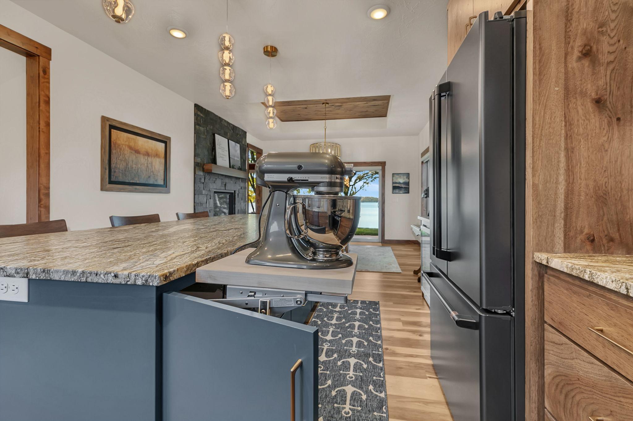 2025 single family home for sale at 3304 Latoka Beach Road SW in Alexandria, MN — 3 bed, 3 bath (photo 29 of 100)