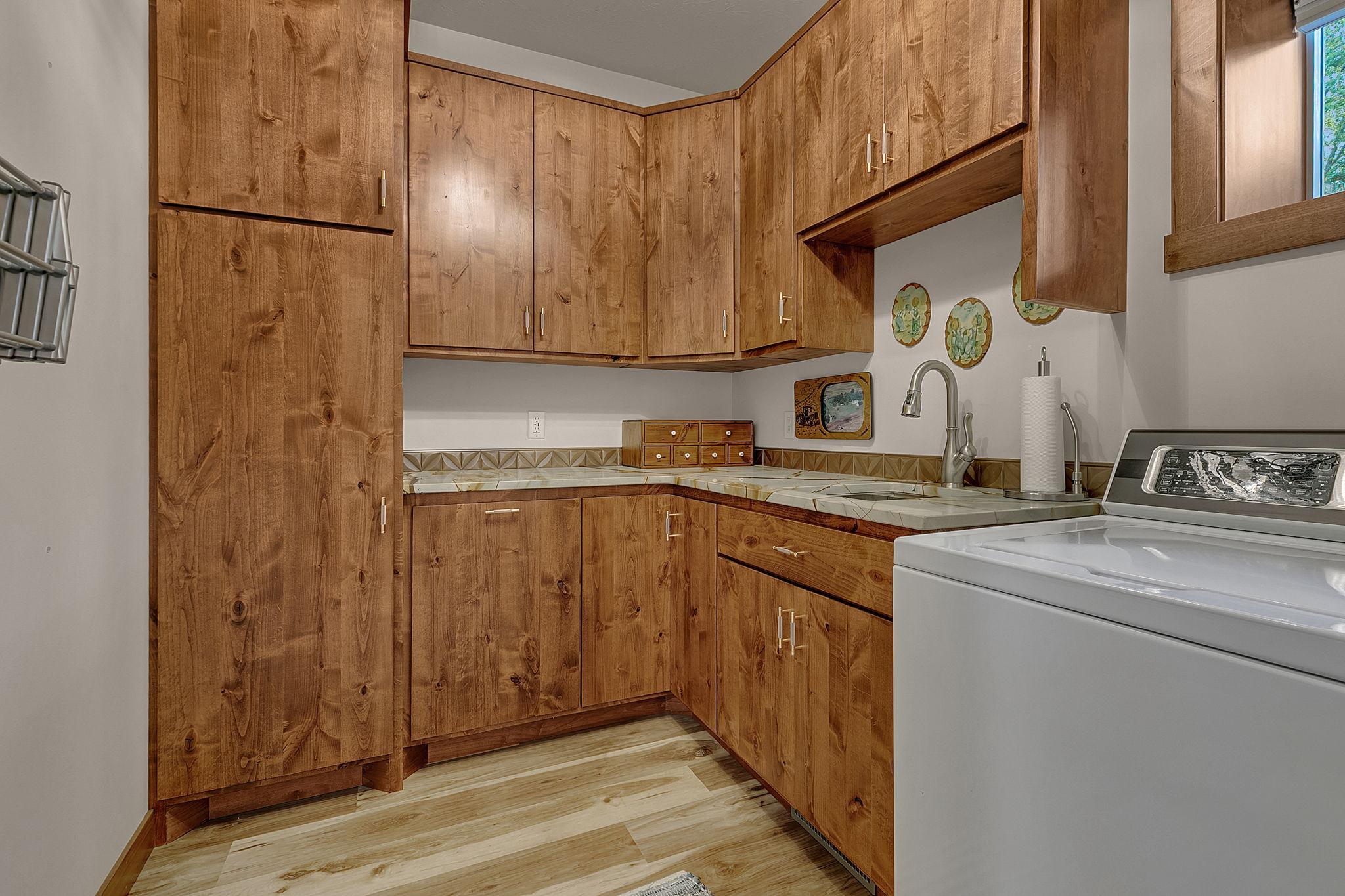 2025 single family home for sale at 3304 Latoka Beach Road SW in Alexandria, MN — 3 bed, 3 bath (photo 47 of 100)