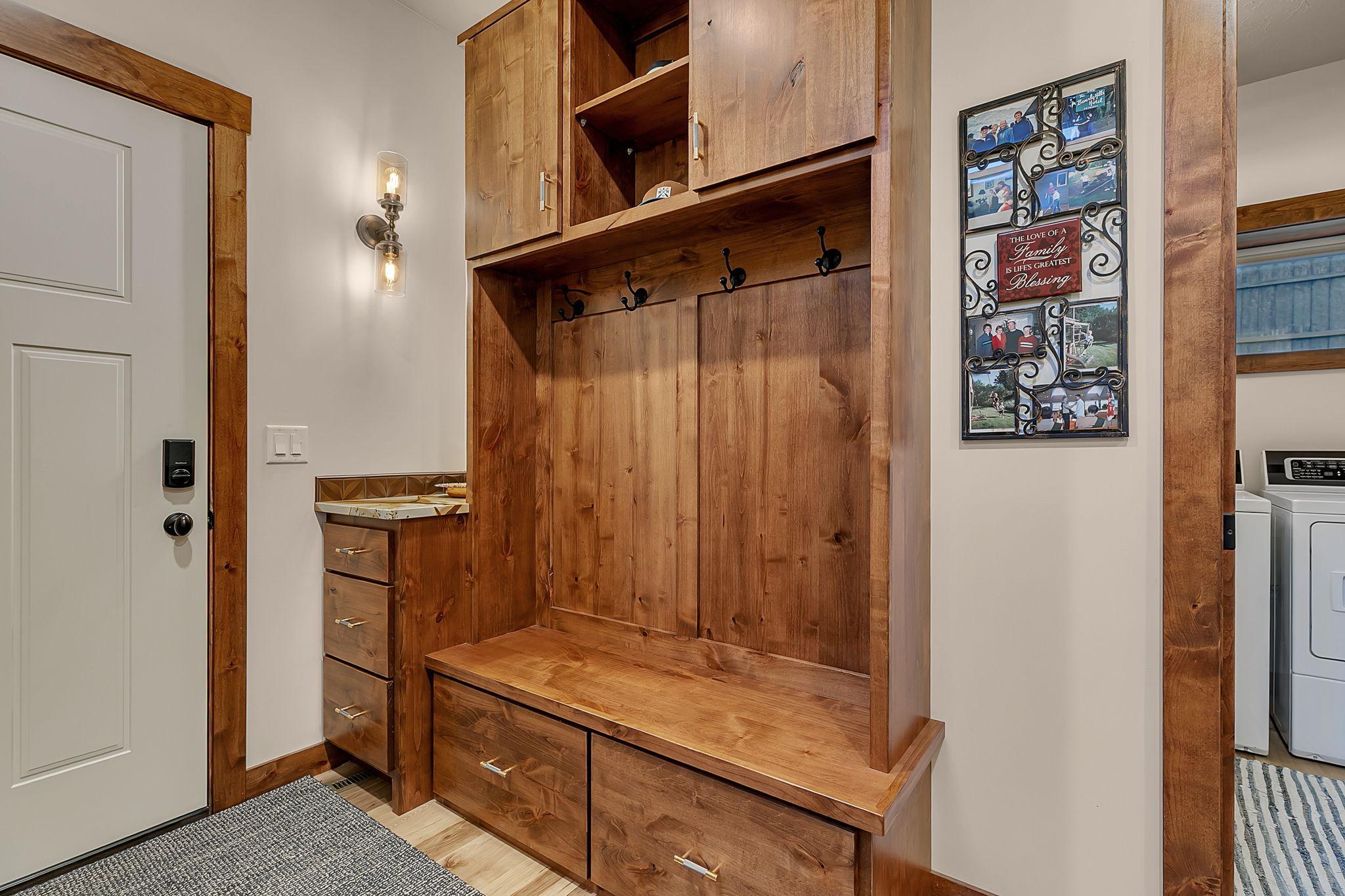 2025 single family home for sale at 3304 Latoka Beach Road SW in Alexandria, MN — 3 bed, 3 bath (photo 48 of 100)