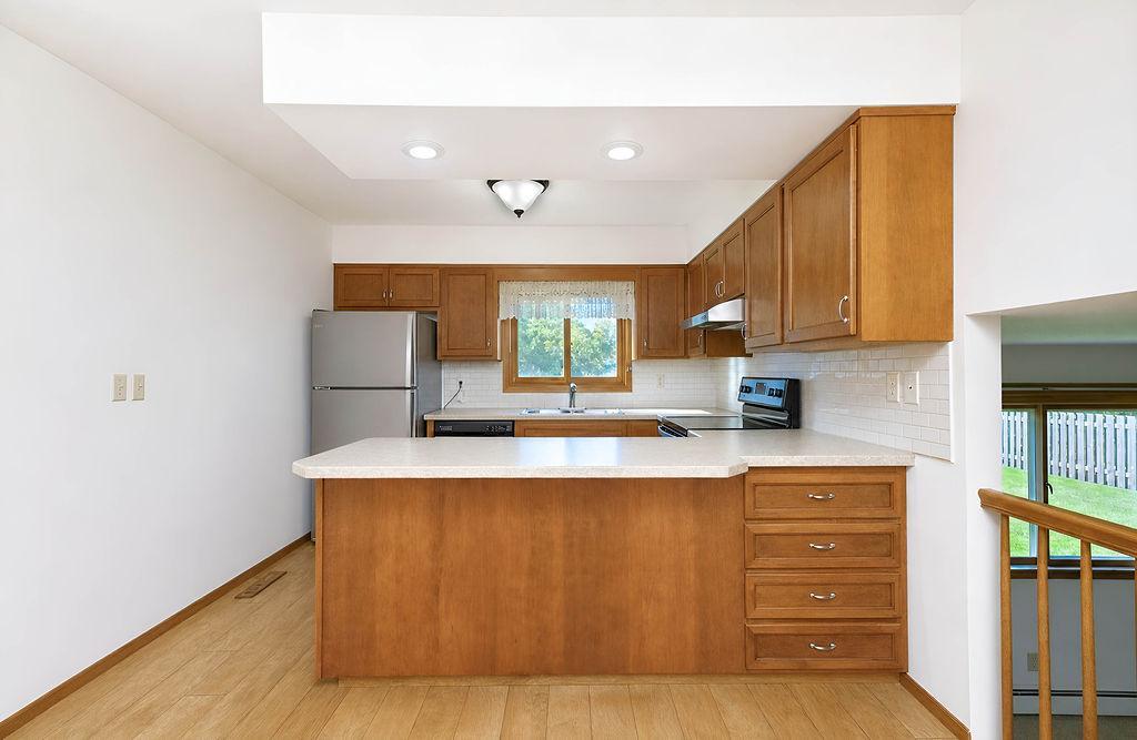 1968 single family home for sale at 2844 NE Longfellow Road N in Fargo, ND — 3 bed, 3 bath (photo 13 of 44)