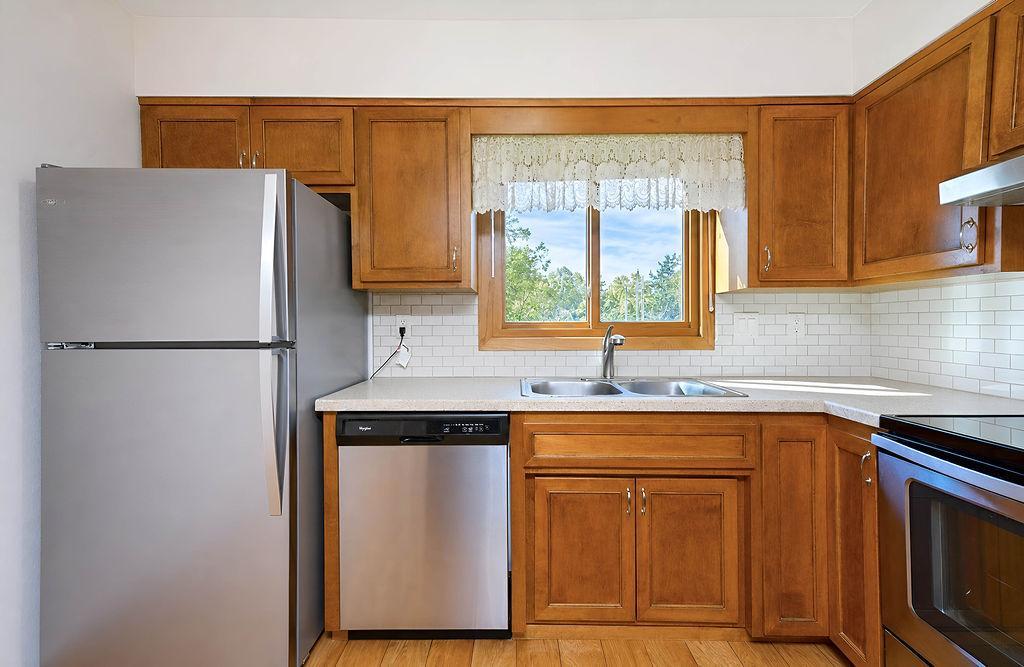 1968 single family home for sale at 2844 NE Longfellow Road N in Fargo, ND — 3 bed, 3 bath (photo 15 of 44)