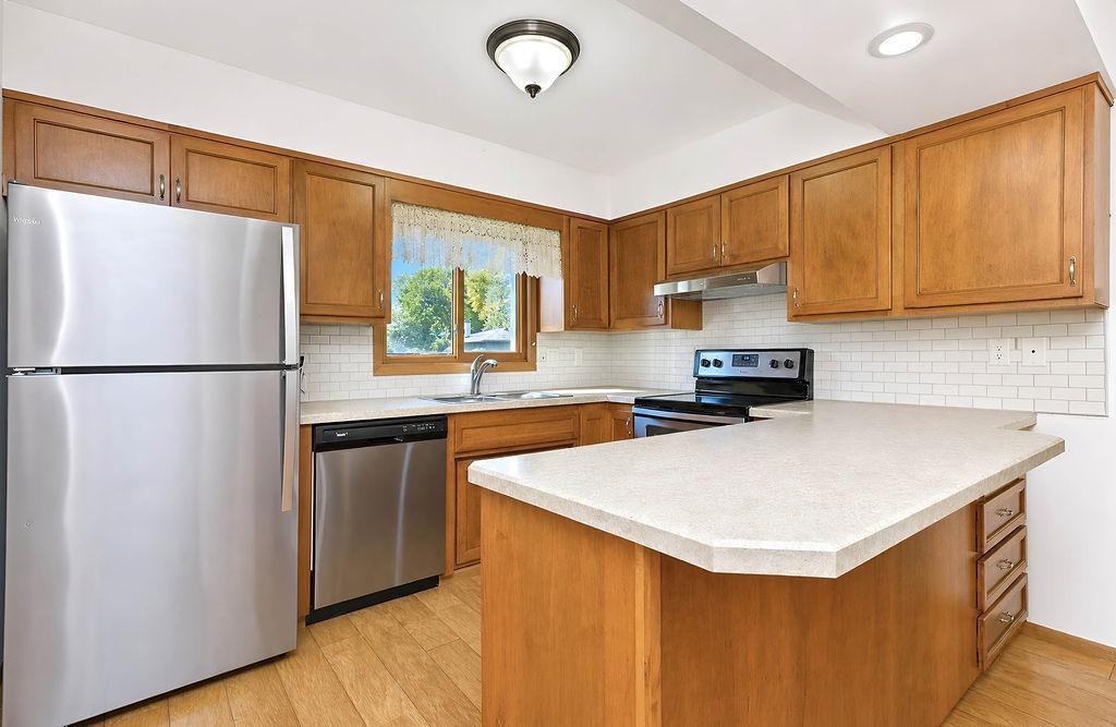 1968 single family home for sale at 2844 NE Longfellow Road N in Fargo, ND — 3 bed, 3 bath (photo 16 of 44)