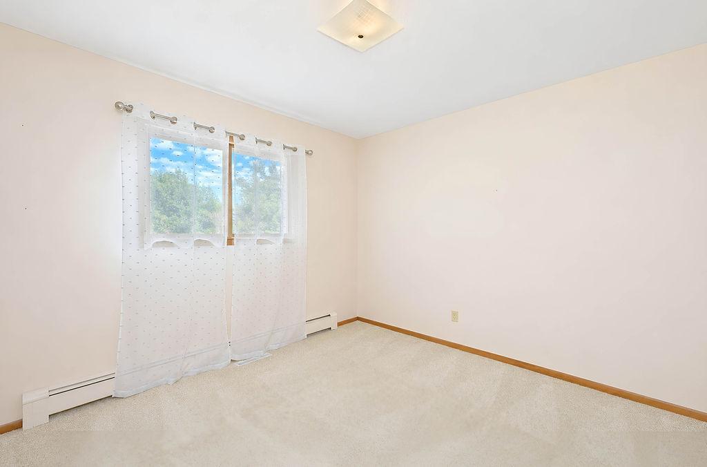 1968 single family home for sale at 2844 NE Longfellow Road N in Fargo, ND — 3 bed, 3 bath (photo 20 of 44)