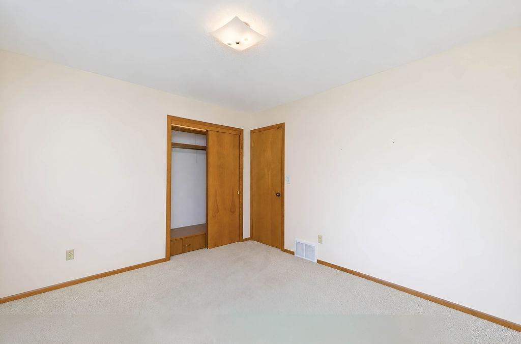 1968 single family home for sale at 2844 NE Longfellow Road N in Fargo, ND — 3 bed, 3 bath (photo 23 of 44)
