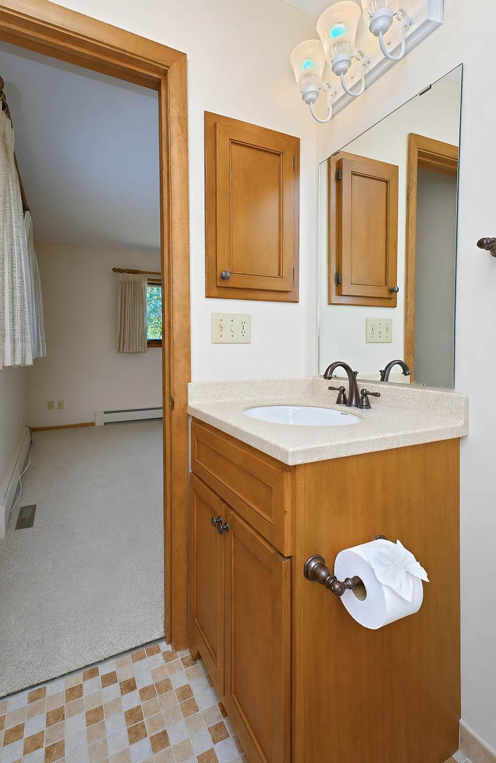 1968 single family home for sale at 2844 NE Longfellow Road N in Fargo, ND — 3 bed, 3 bath (photo 28 of 44)