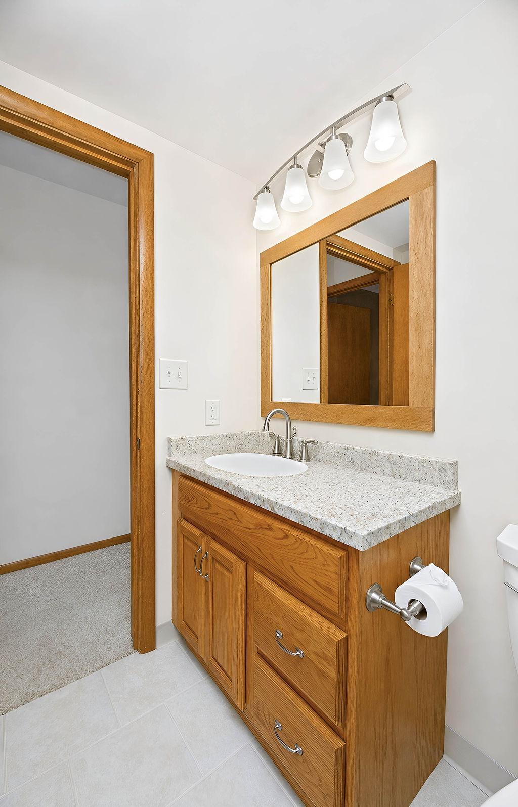 1968 single family home for sale at 2844 NE Longfellow Road N in Fargo, ND — 3 bed, 3 bath (photo 37 of 44)