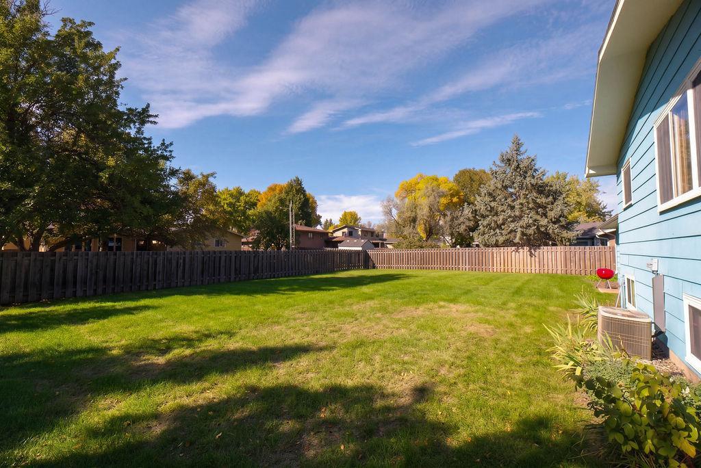 1968 single family home for sale at 2844 NE Longfellow Road N in Fargo, ND — 3 bed, 3 bath (photo 5 of 44)