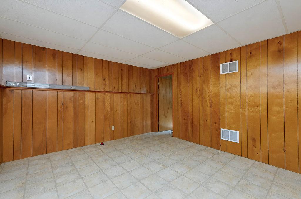 1968 single family home for sale at 2844 NE Longfellow Road N in Fargo, ND — 3 bed, 3 bath (photo 41 of 44)