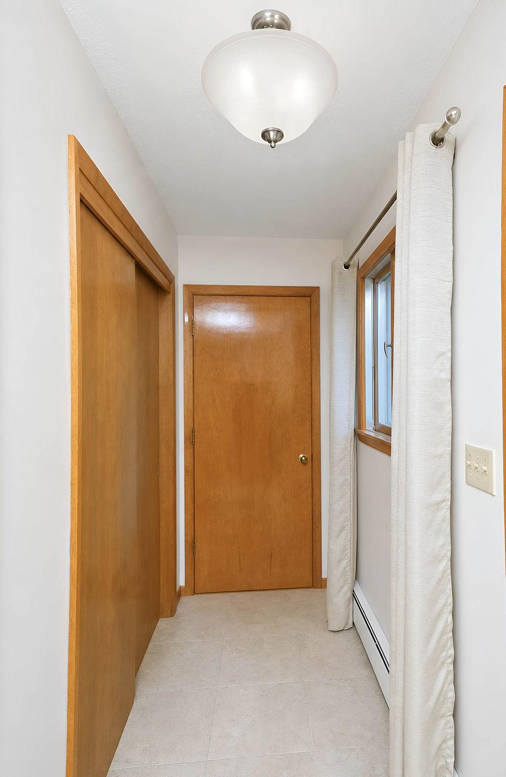 1968 single family home for sale at 2844 NE Longfellow Road N in Fargo, ND — 3 bed, 3 bath (photo 6 of 44)