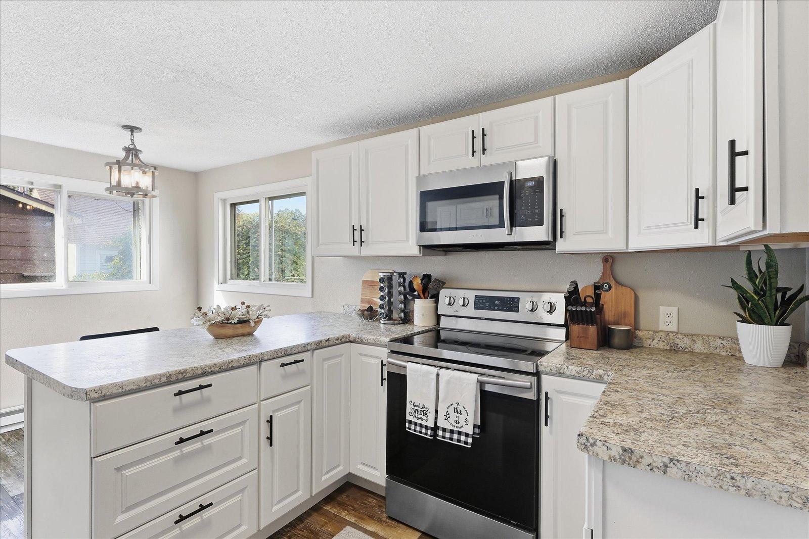 1900 single family home for sale at 521 N 8th Street in Brainerd, MN — 4 bed, 1 bath (photo 6 of 24)