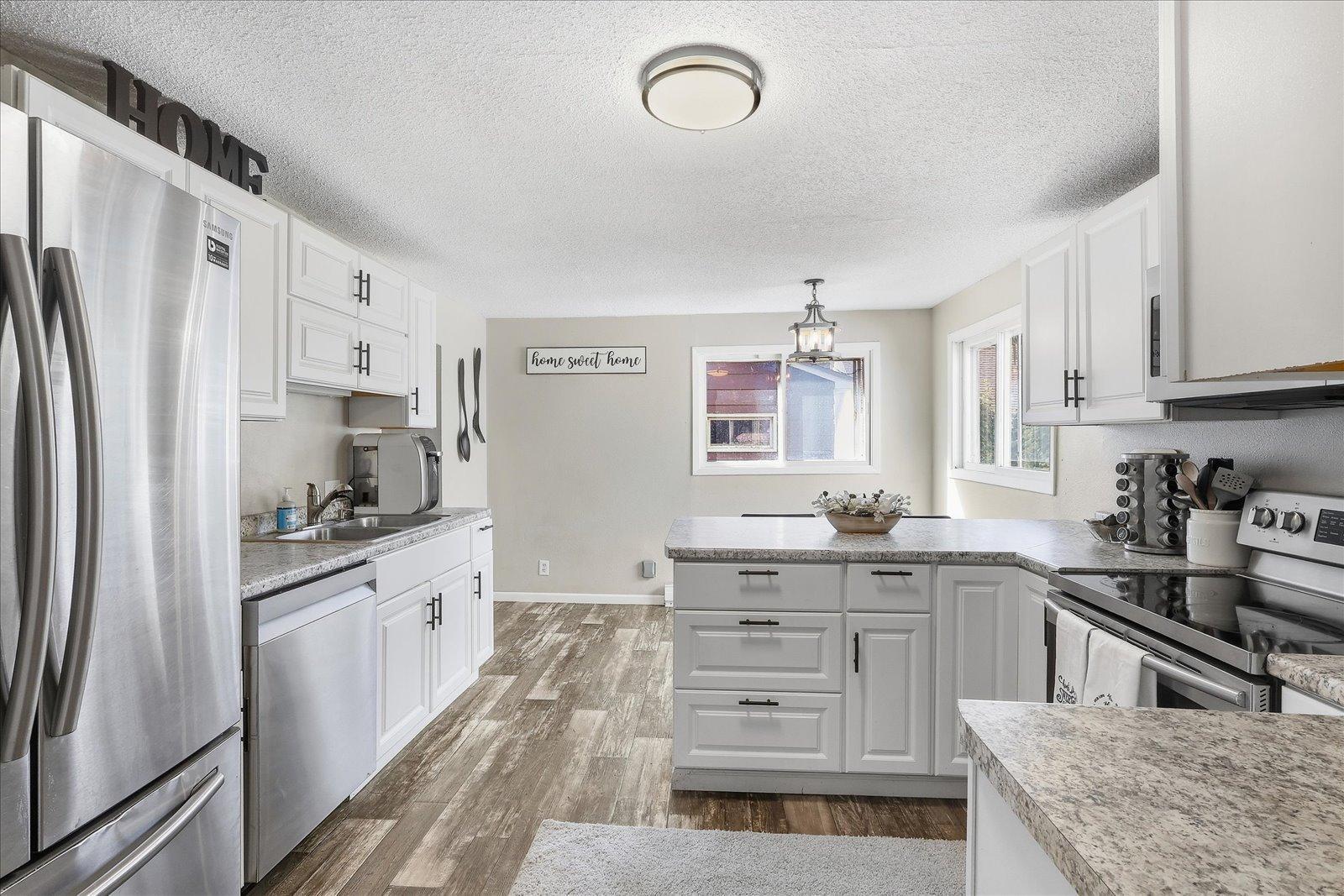 1900 single family home for sale at 521 N 8th Street in Brainerd, MN — 4 bed, 1 bath (photo 7 of 24)