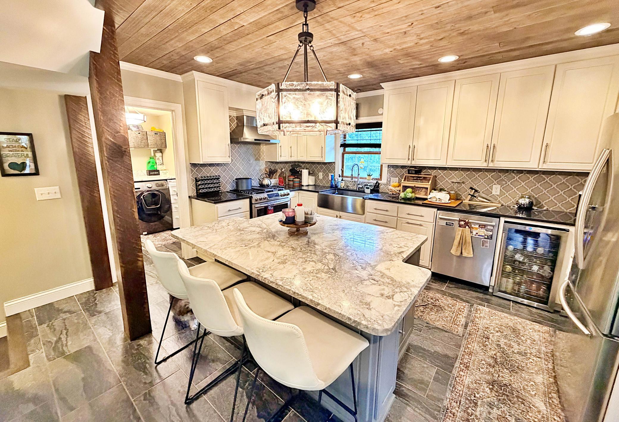 1937 single family home for sale at 21 1st Street SE in Aitkin, MN — 4 bed, 3 bath (photo 4 of 26)