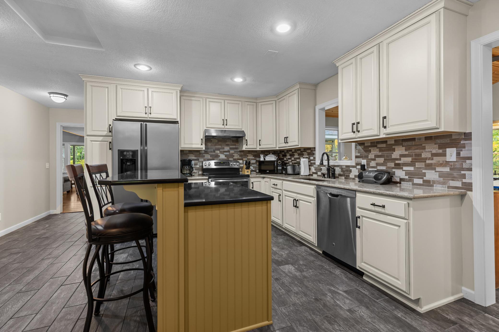 2010 single family home for sale at 27499 W Twin Lake Drive in Pequot Lakes, MN — 3 bed, 2 bath (photo 9 of 47)