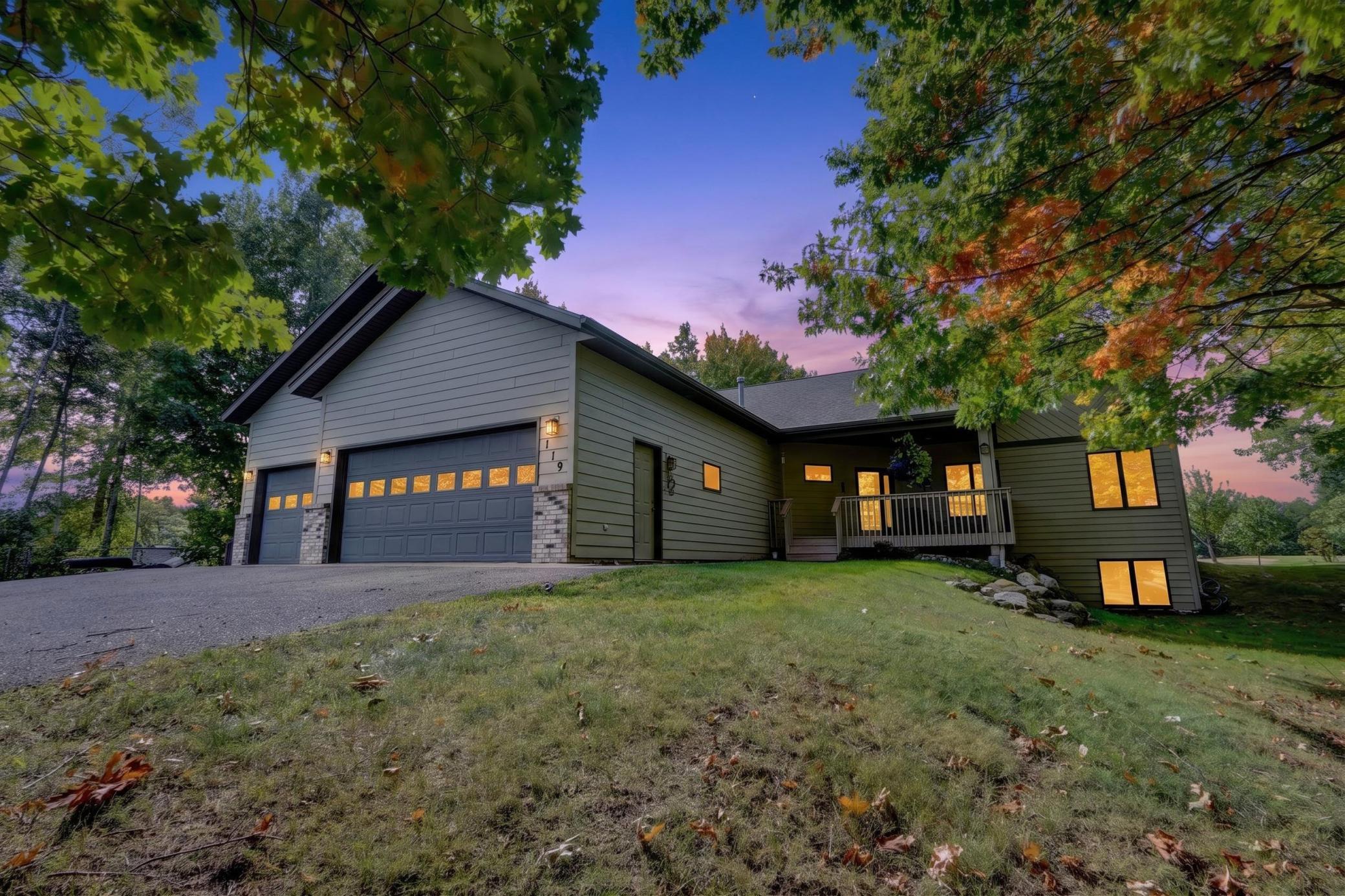 2004 single family home for sale at 119 Eagle Drive in Coleraine, MN — 4 bed, 4 bath (photo 3 of 68)