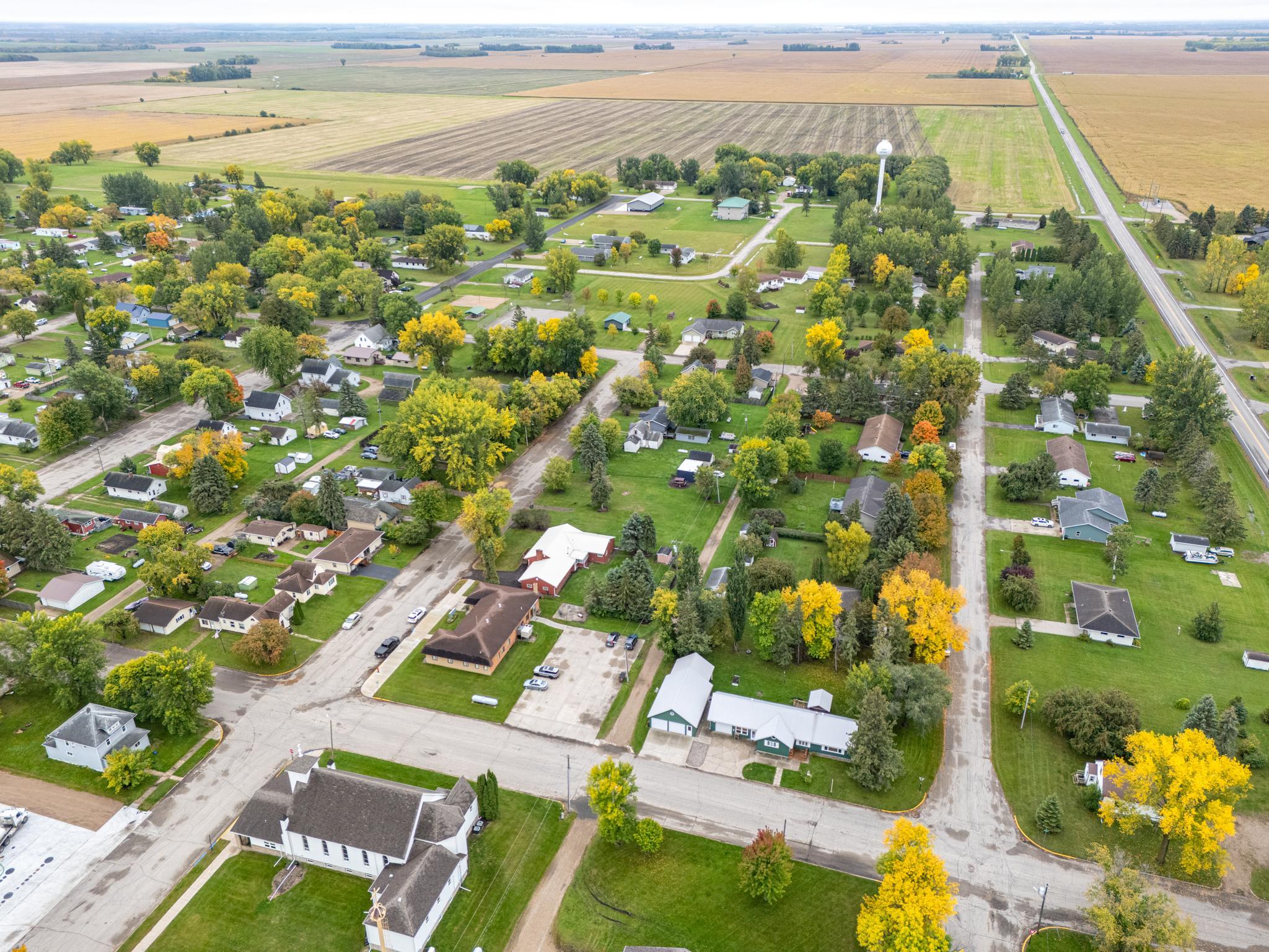 1930 single family home for sale at 402 Toupin Street in Oklee, MN — 2 bed, 2 bath (photo 30 of 47)