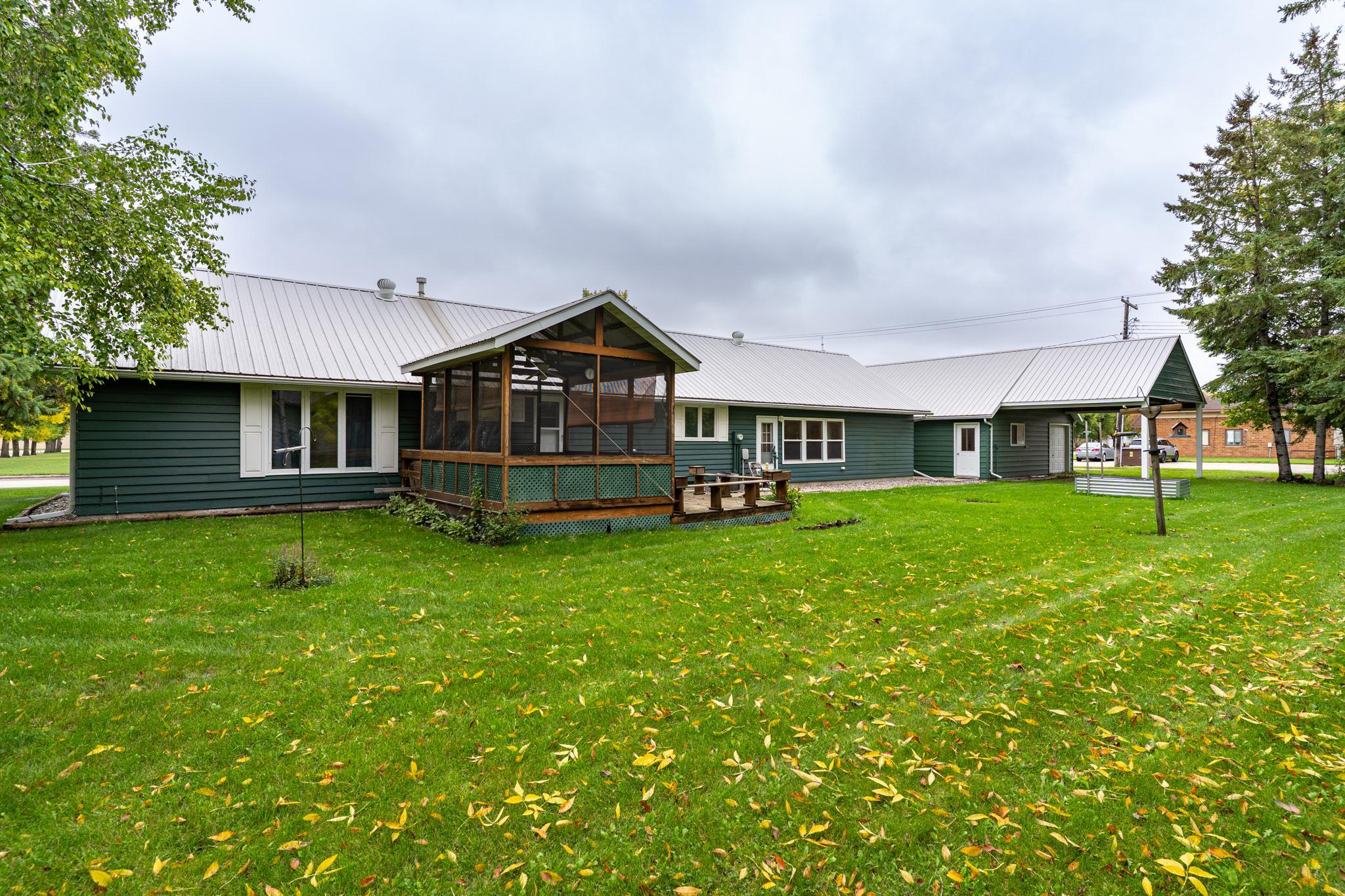 1930 single family home for sale at 402 Toupin Street in Oklee, MN — 2 bed, 2 bath (photo 33 of 47)