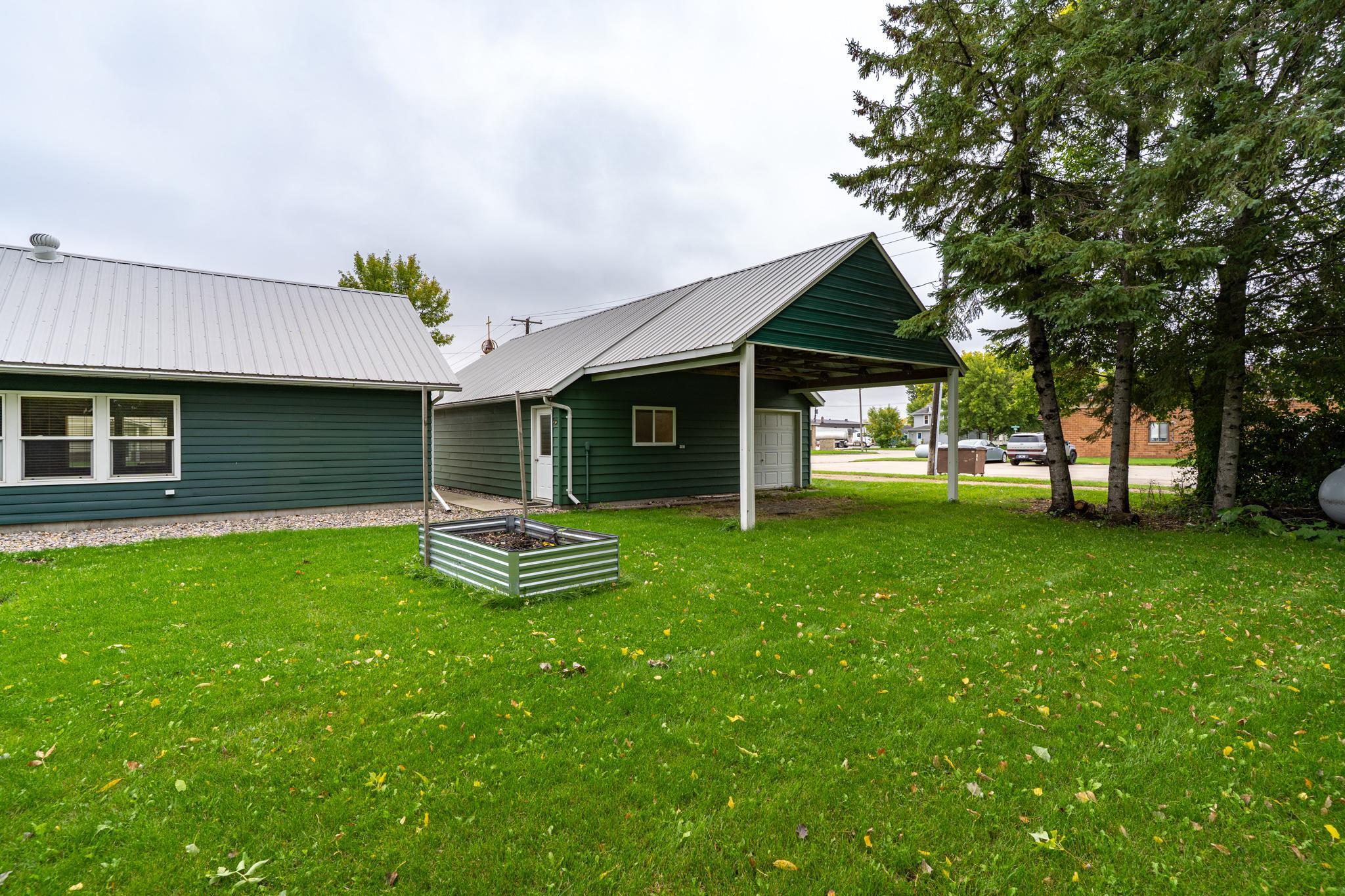 1930 single family home for sale at 402 Toupin Street in Oklee, MN — 2 bed, 2 bath (photo 35 of 47)