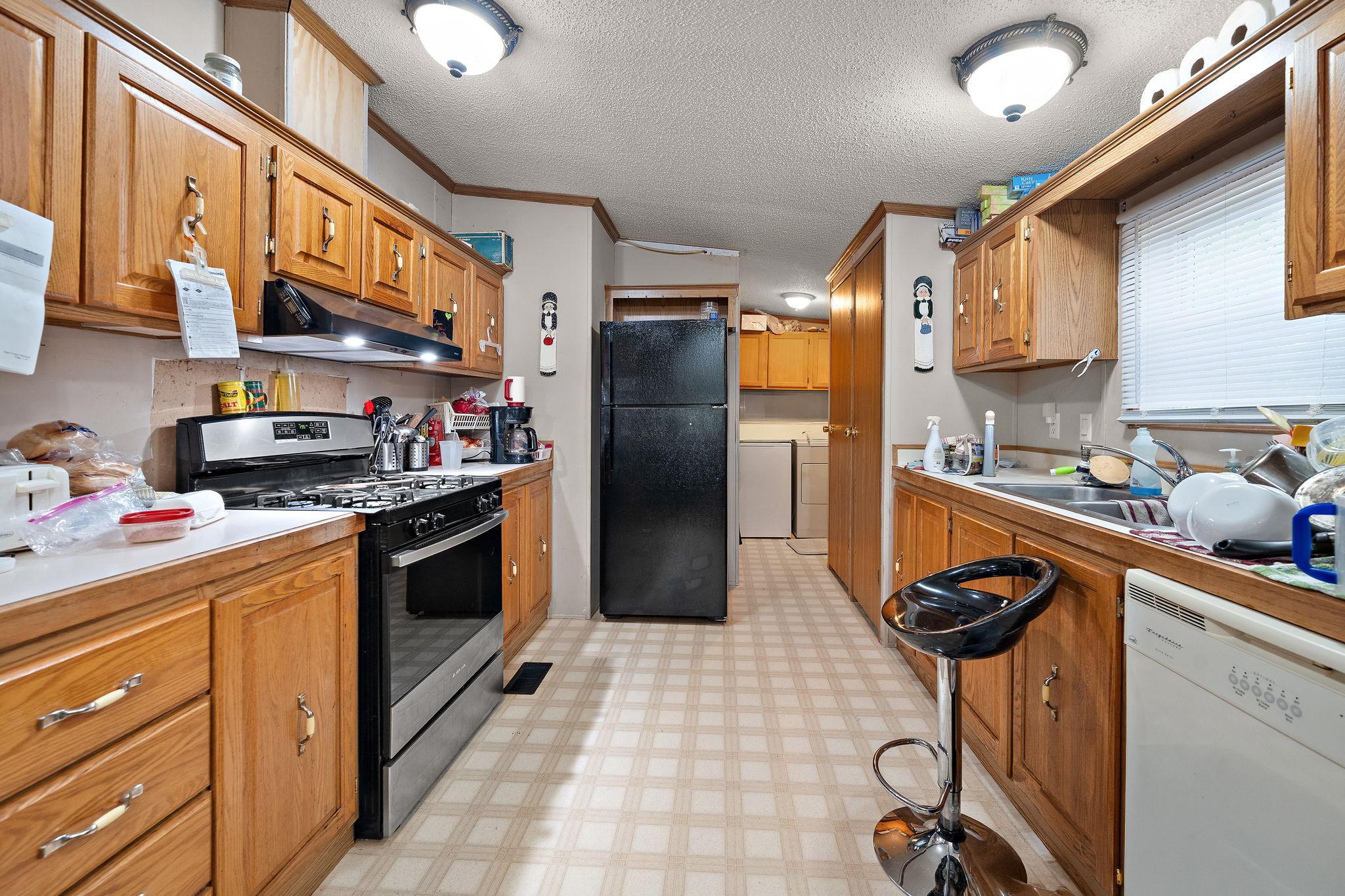 1994 single family home for sale at 612 Temple Street in Alexandria, MN — 2 bed, 1 bath (photo 5 of 16)