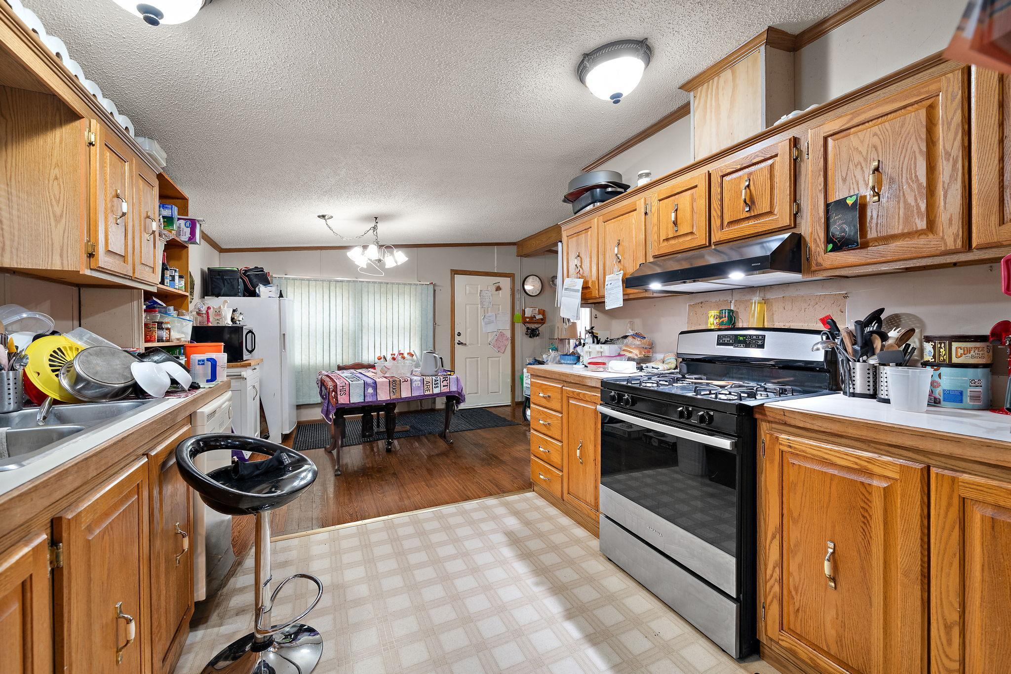 1994 single family home for sale at 612 Temple Street in Alexandria, MN — 2 bed, 1 bath (photo 6 of 16)