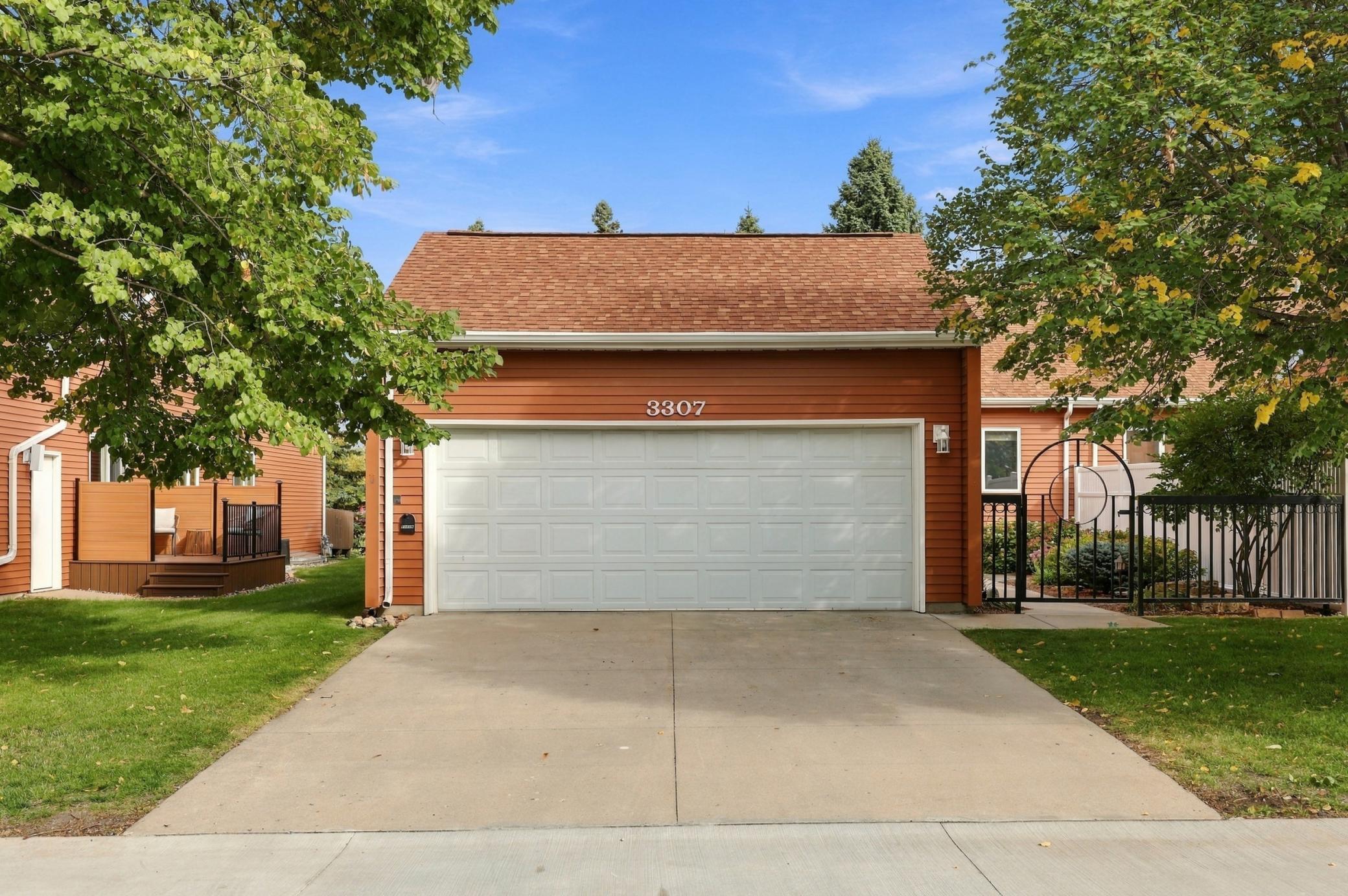 1984 townhouse for sale at 3307 W Prairiewood Drive S in Fargo, ND — 3 bed, 3 bath (photo 2 of 50)