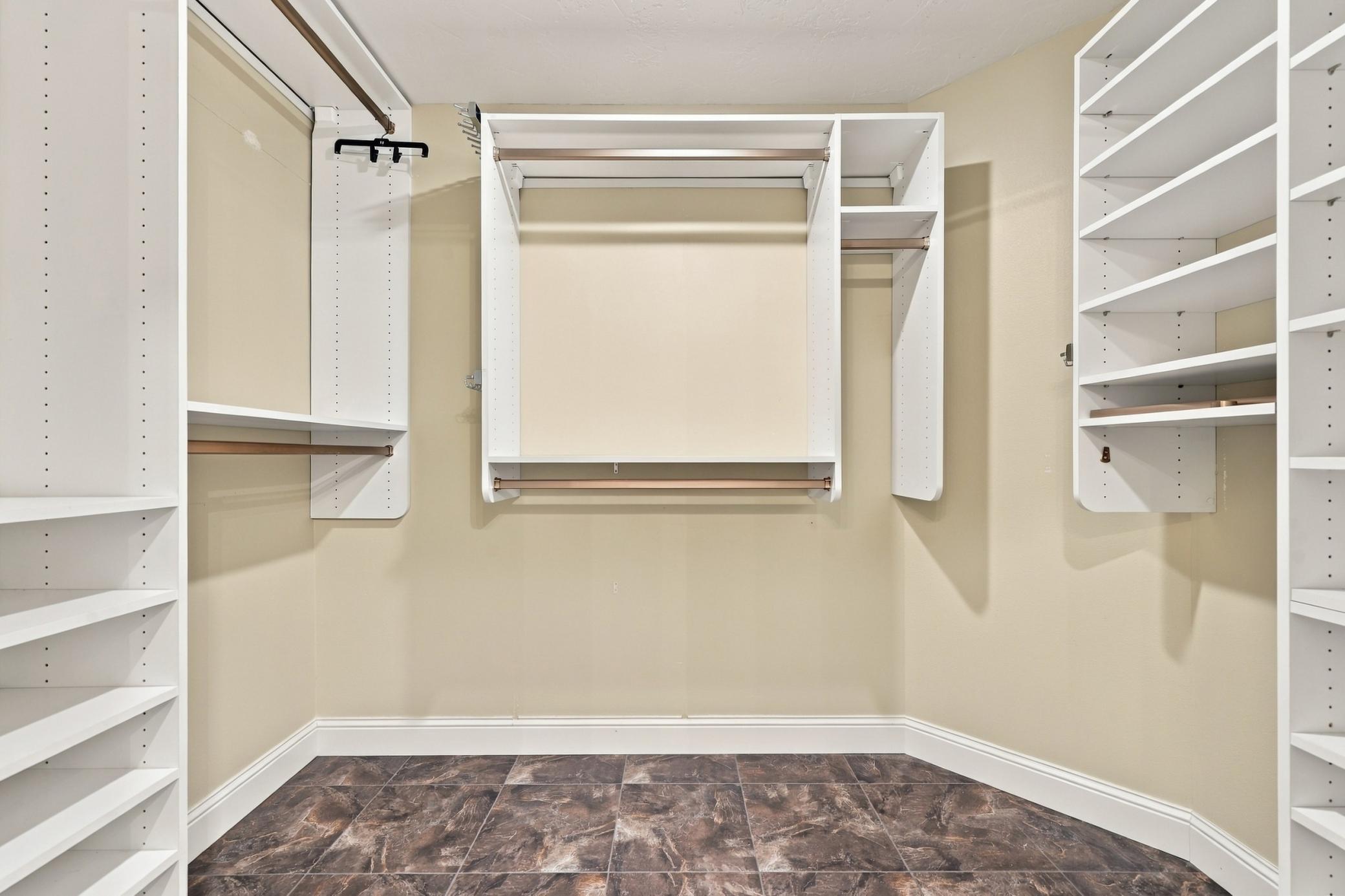 1984 townhouse for sale at 3307 W Prairiewood Drive S in Fargo, ND — 3 bed, 3 bath (photo 20 of 50)