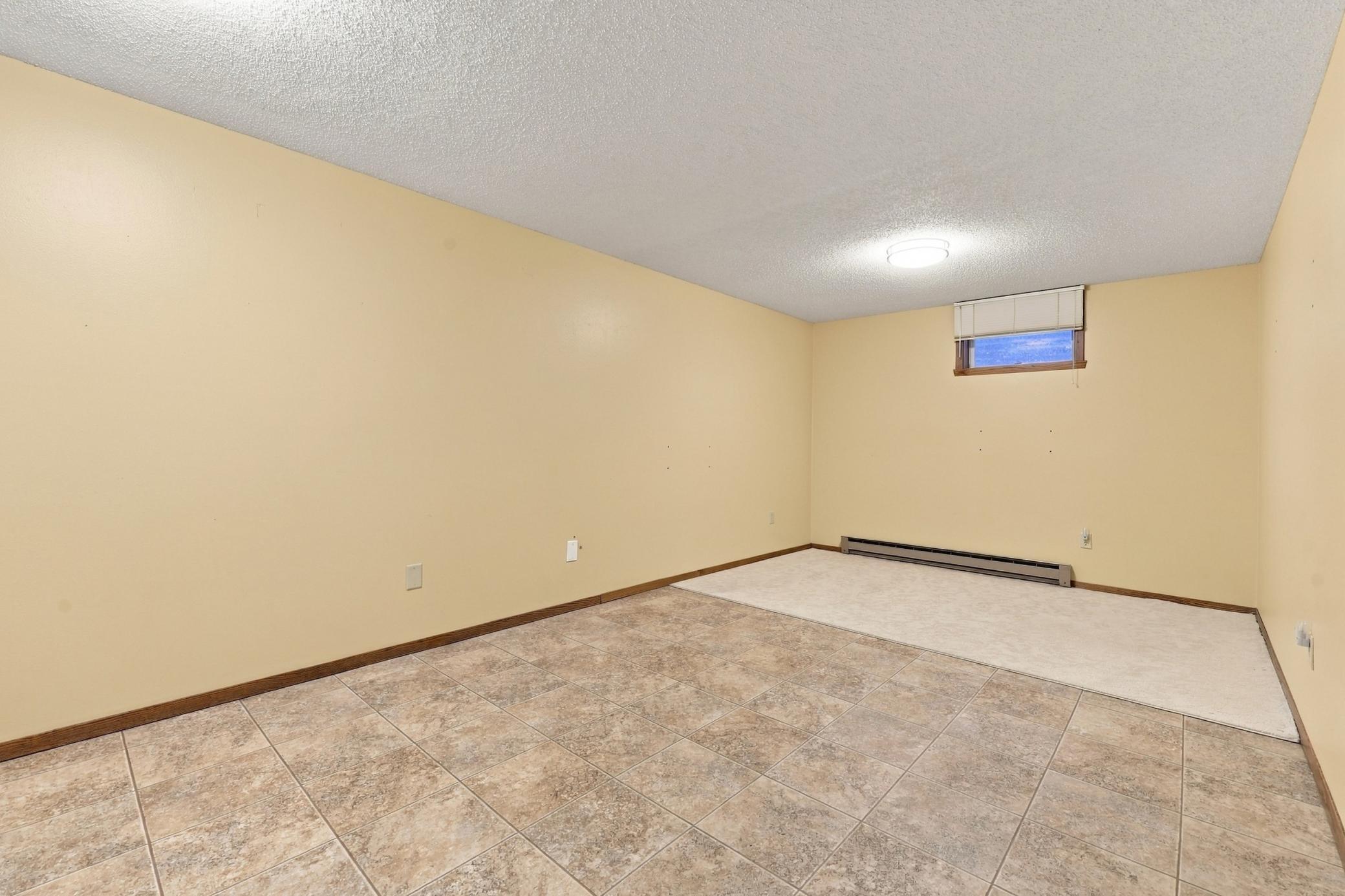 1984 townhouse for sale at 3307 W Prairiewood Drive S in Fargo, ND — 3 bed, 3 bath (photo 29 of 50)