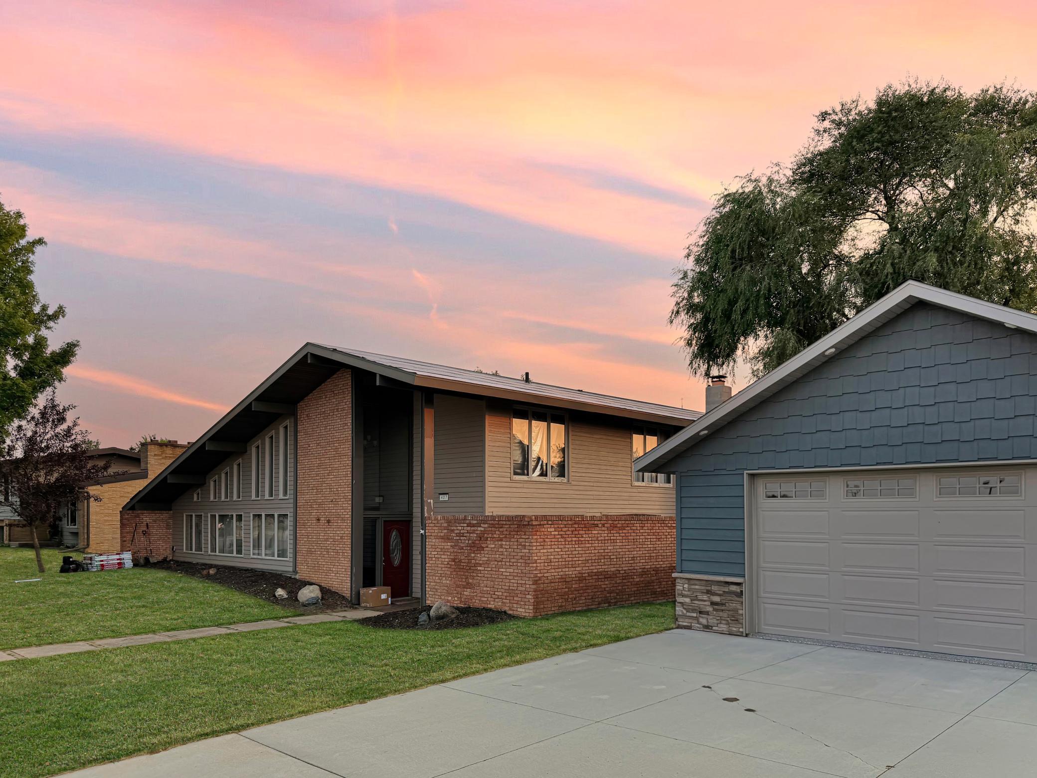 1961 single family home for sale at 407 7th Street SW in Wadena, MN — 3 bed, 4 bath (photo 3 of 19)