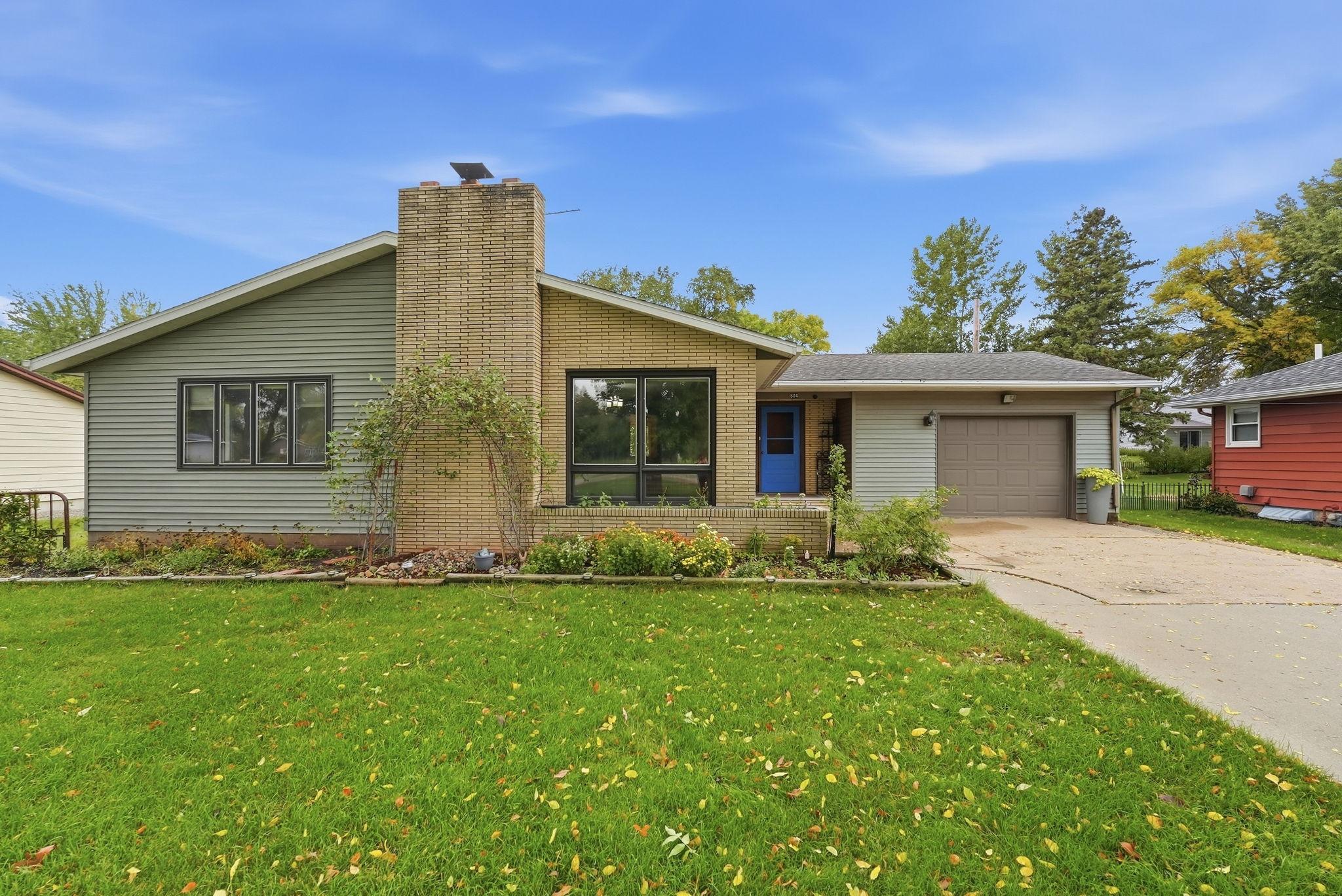 1963 single family home for sale at 804 Cardinal Lane SW in Alexandria, MN — 4 bed, 2 bath (photo 2 of 44)