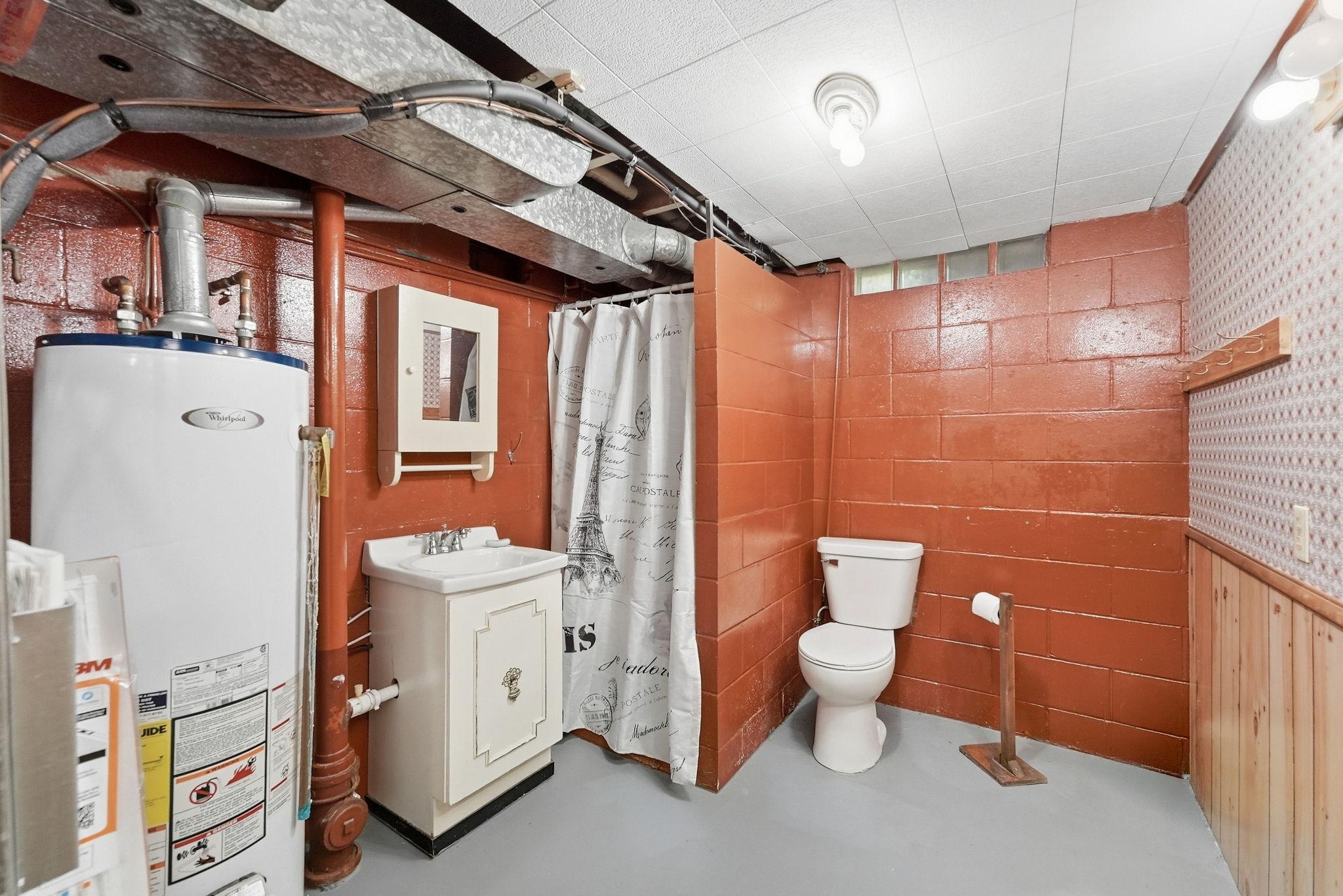 1963 single family home for sale at 804 Cardinal Lane SW in Alexandria, MN — 4 bed, 2 bath (photo 21 of 44)