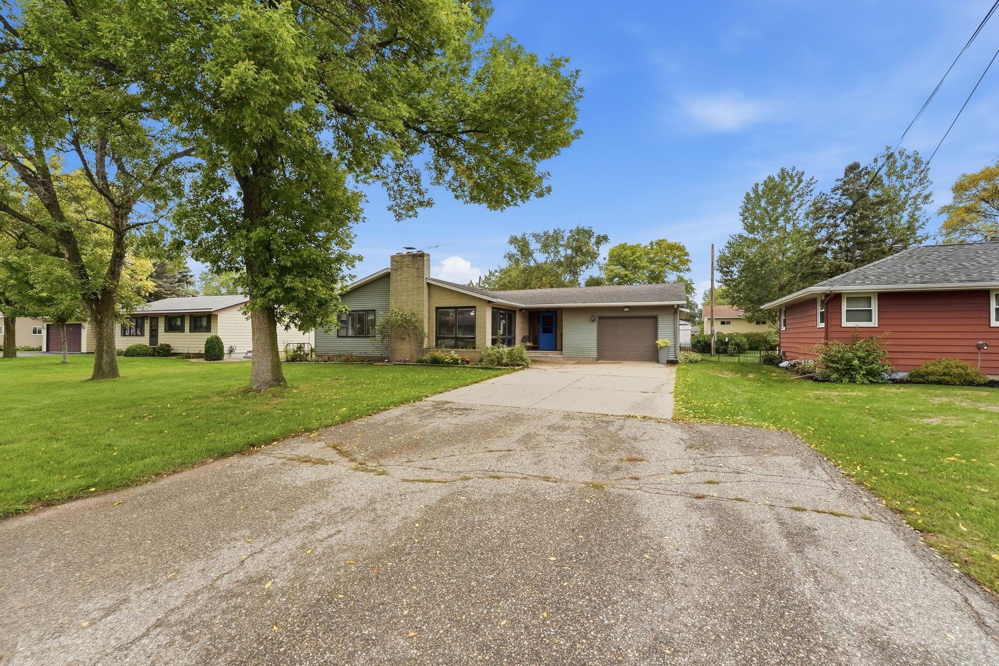 1963 single family home for sale at 804 Cardinal Lane SW in Alexandria, MN — 4 bed, 2 bath (photo 26 of 44)