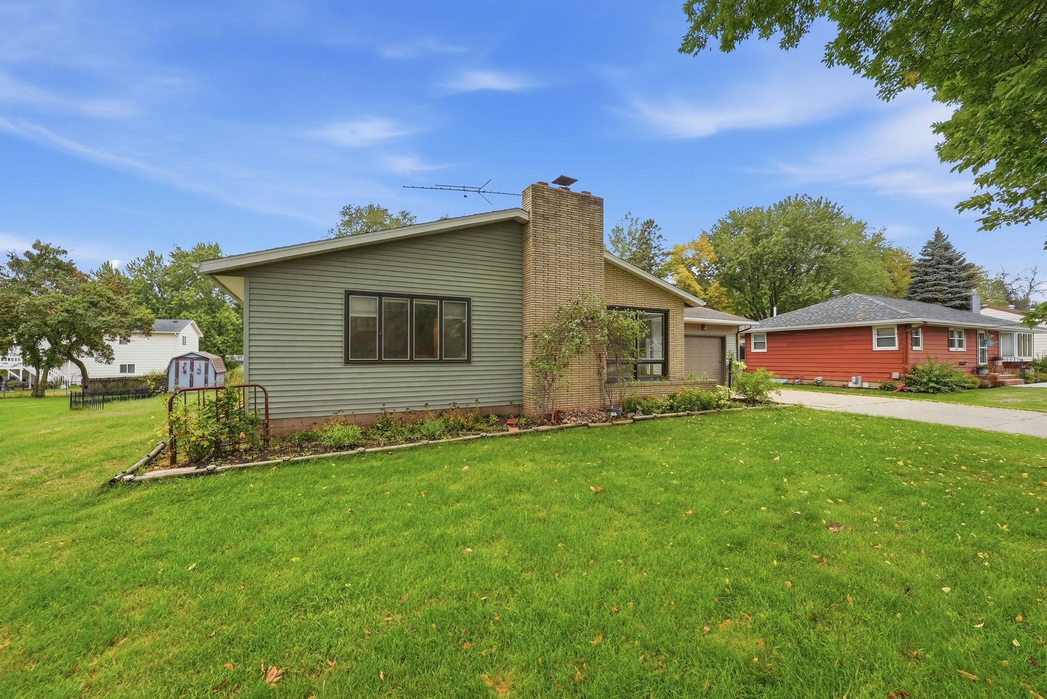 1963 single family home for sale at 804 Cardinal Lane SW in Alexandria, MN — 4 bed, 2 bath (photo 27 of 44)