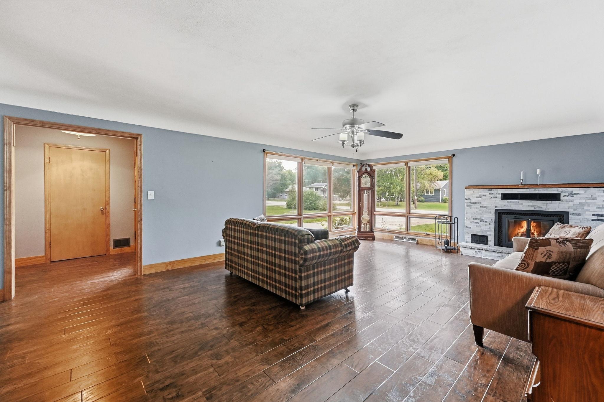 1963 single family home for sale at 804 Cardinal Lane SW in Alexandria, MN — 4 bed, 2 bath (photo 5 of 44)