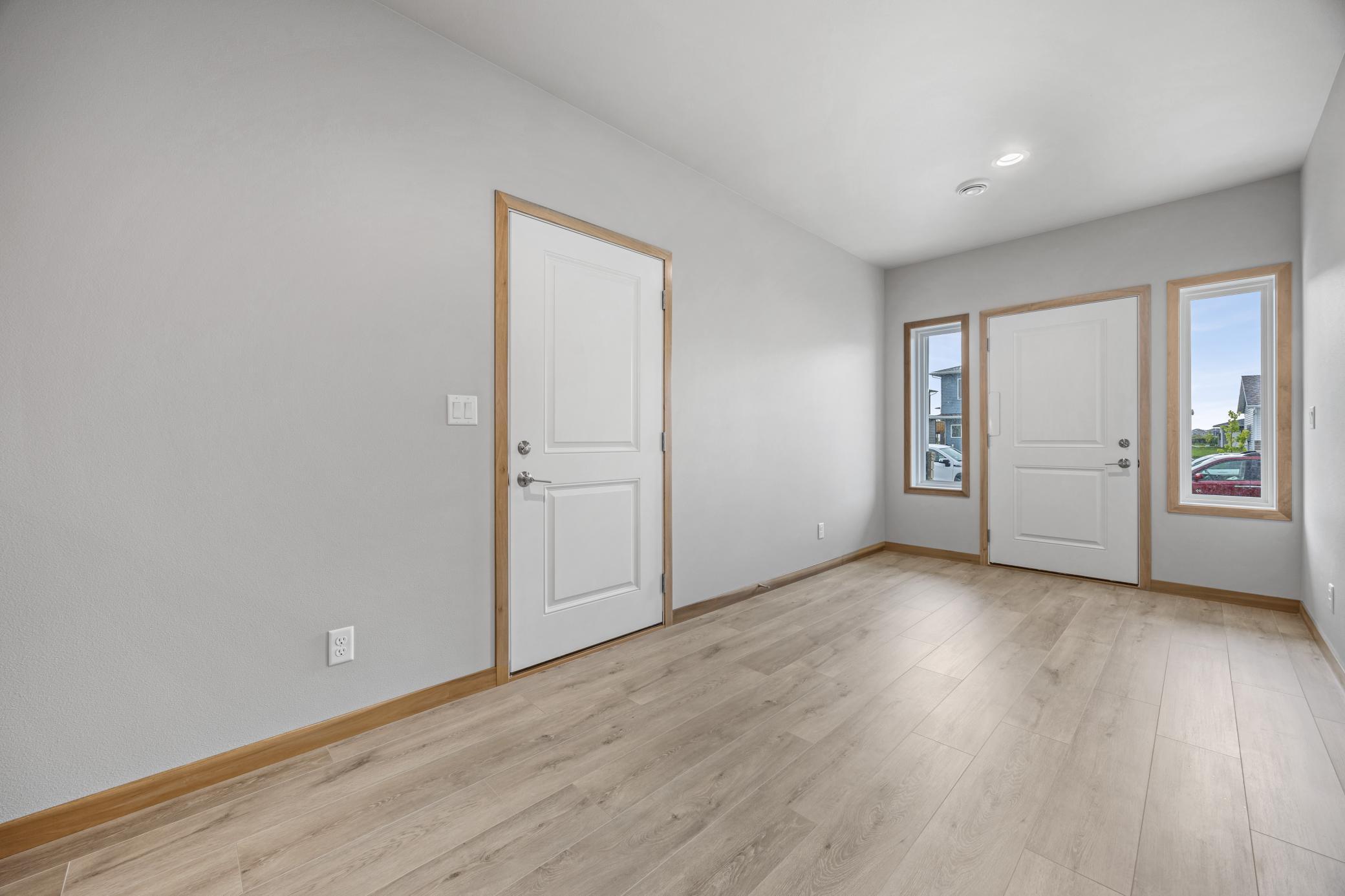 2026 single family home for sale at 1015 61st Avenue W in West Fargo, ND — 5 bed, 3 bath (photo 2 of 29)