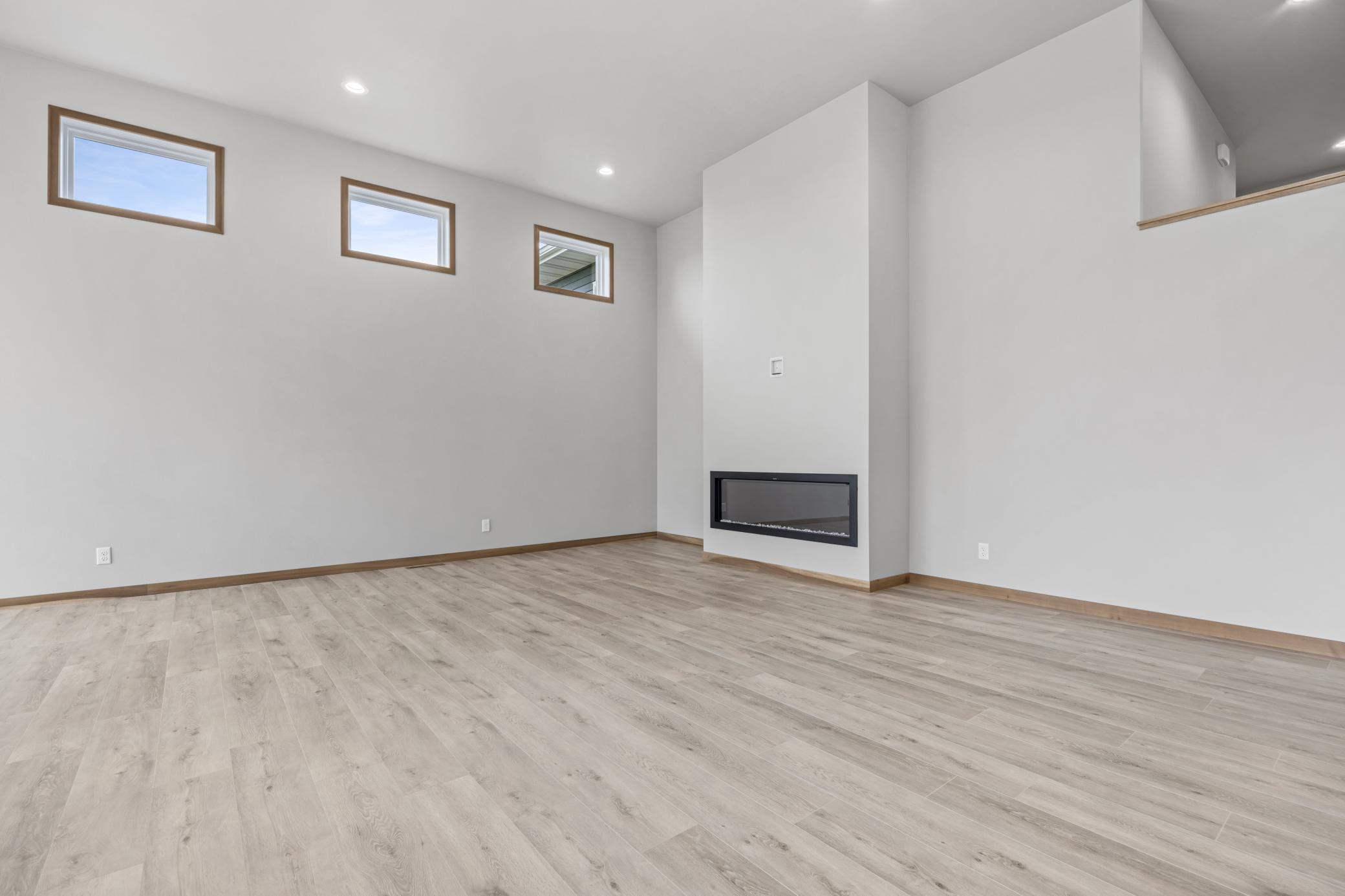 2026 single family home for sale at 1015 61st Avenue W in West Fargo, ND — 5 bed, 3 bath (photo 12 of 29)