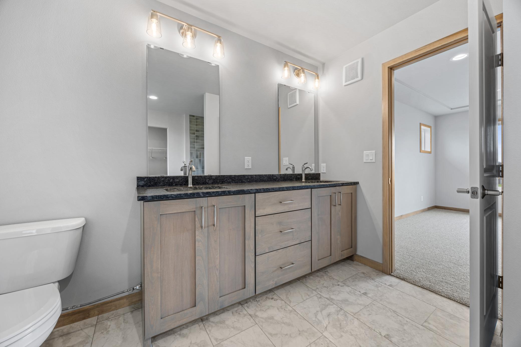 2026 single family home for sale at 1015 61st Avenue W in West Fargo, ND — 5 bed, 3 bath (photo 15 of 29)