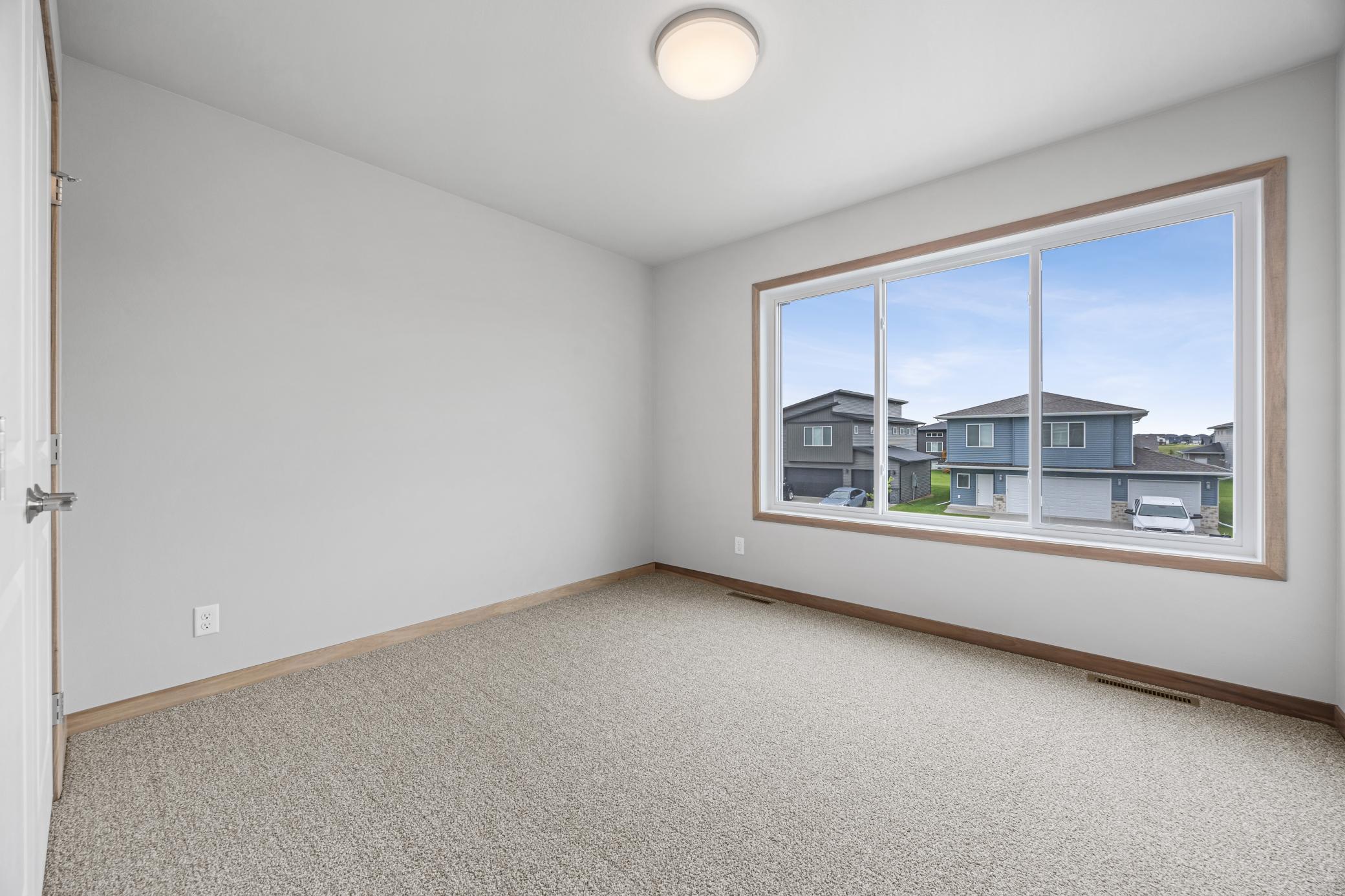 2026 single family home for sale at 1015 61st Avenue W in West Fargo, ND — 5 bed, 3 bath (photo 17 of 29)