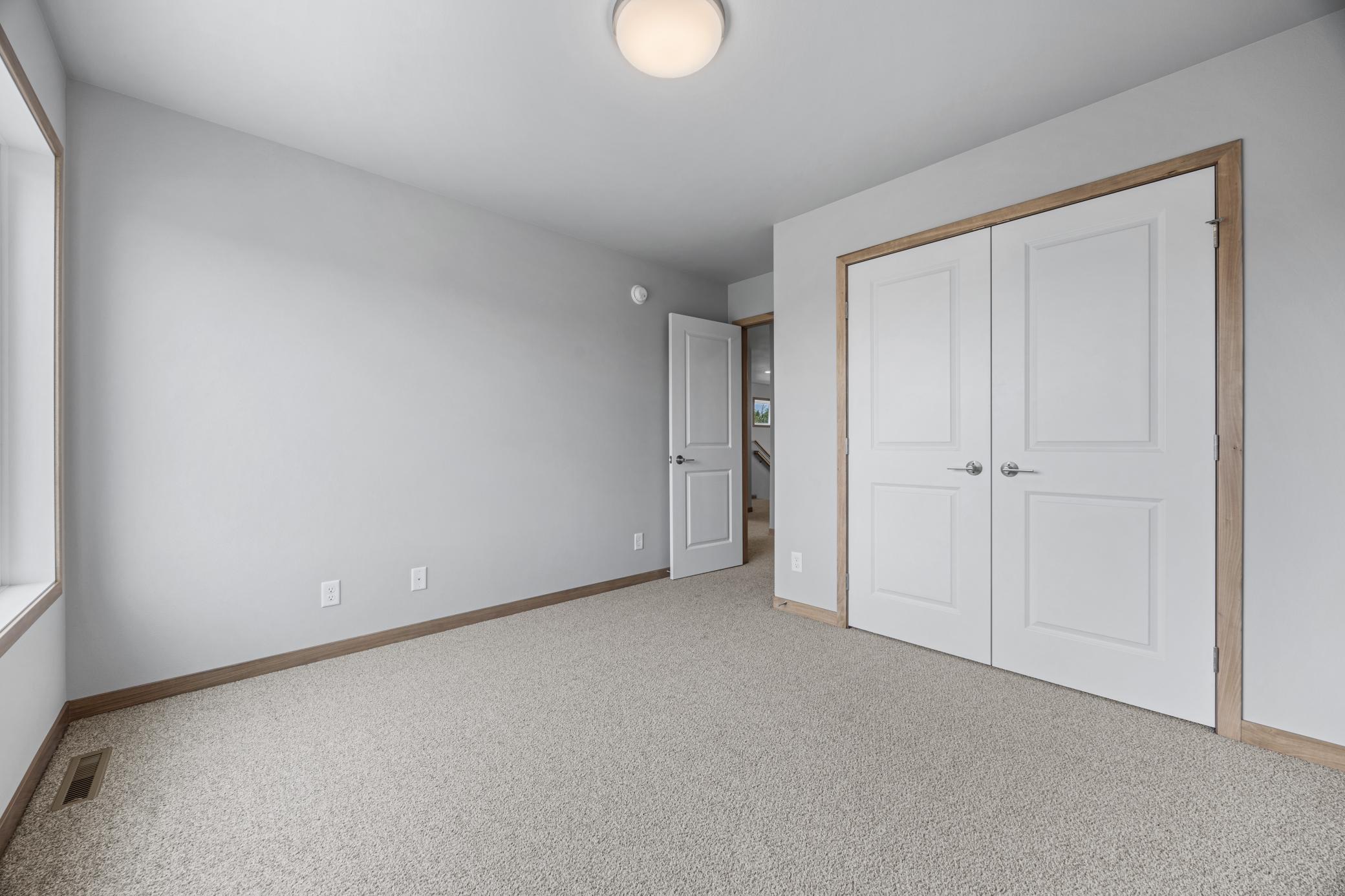 2026 single family home for sale at 1015 61st Avenue W in West Fargo, ND — 5 bed, 3 bath (photo 18 of 29)