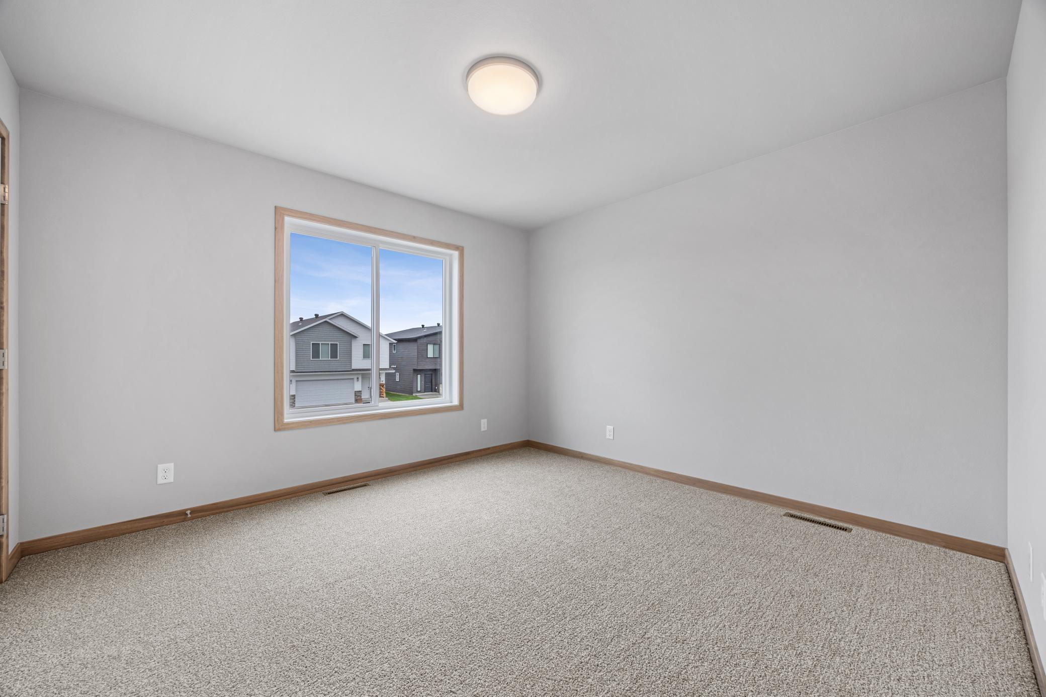 2026 single family home for sale at 1015 61st Avenue W in West Fargo, ND — 5 bed, 3 bath (photo 19 of 29)