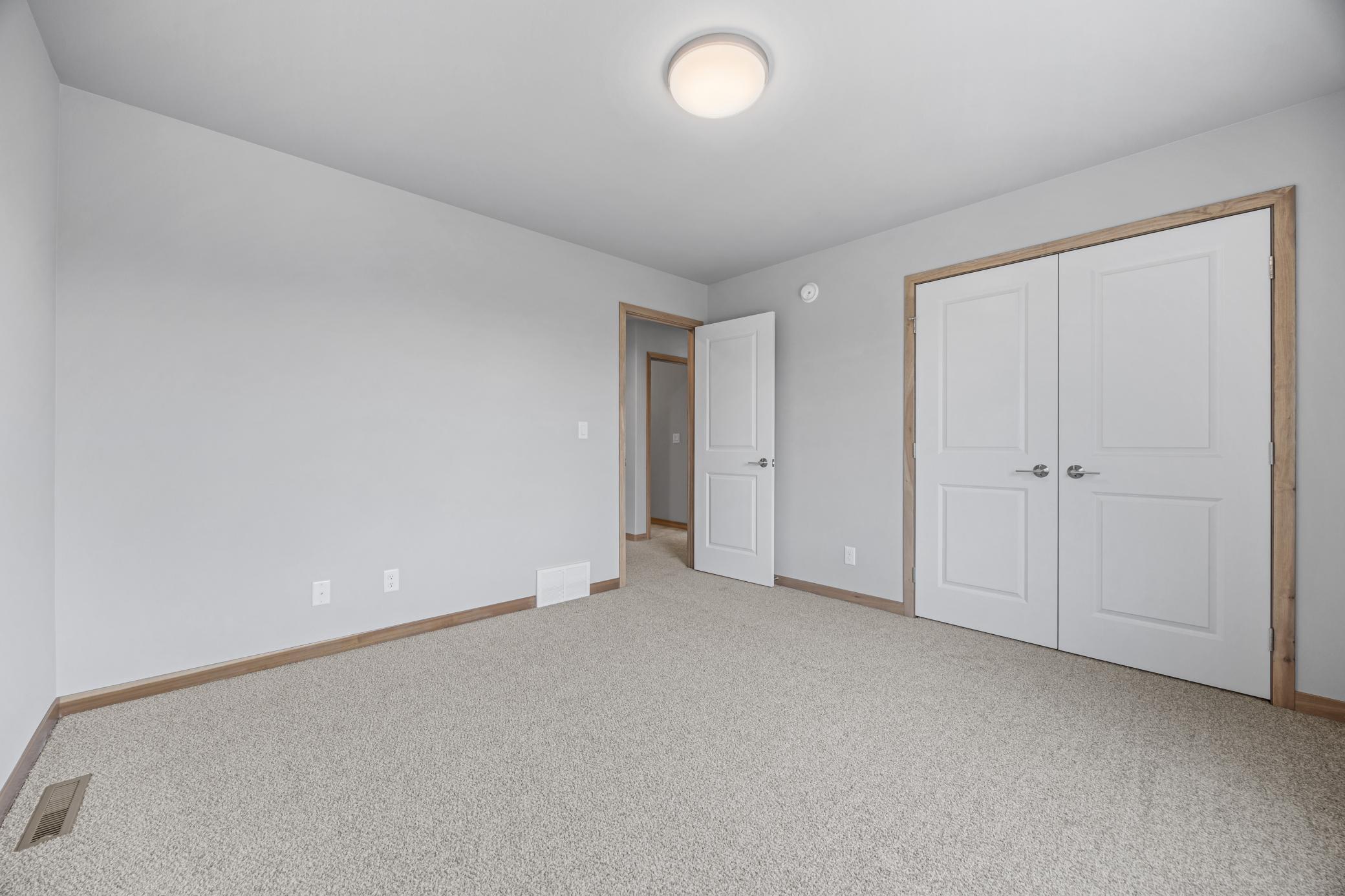 2026 single family home for sale at 1015 61st Avenue W in West Fargo, ND — 5 bed, 3 bath (photo 20 of 29)