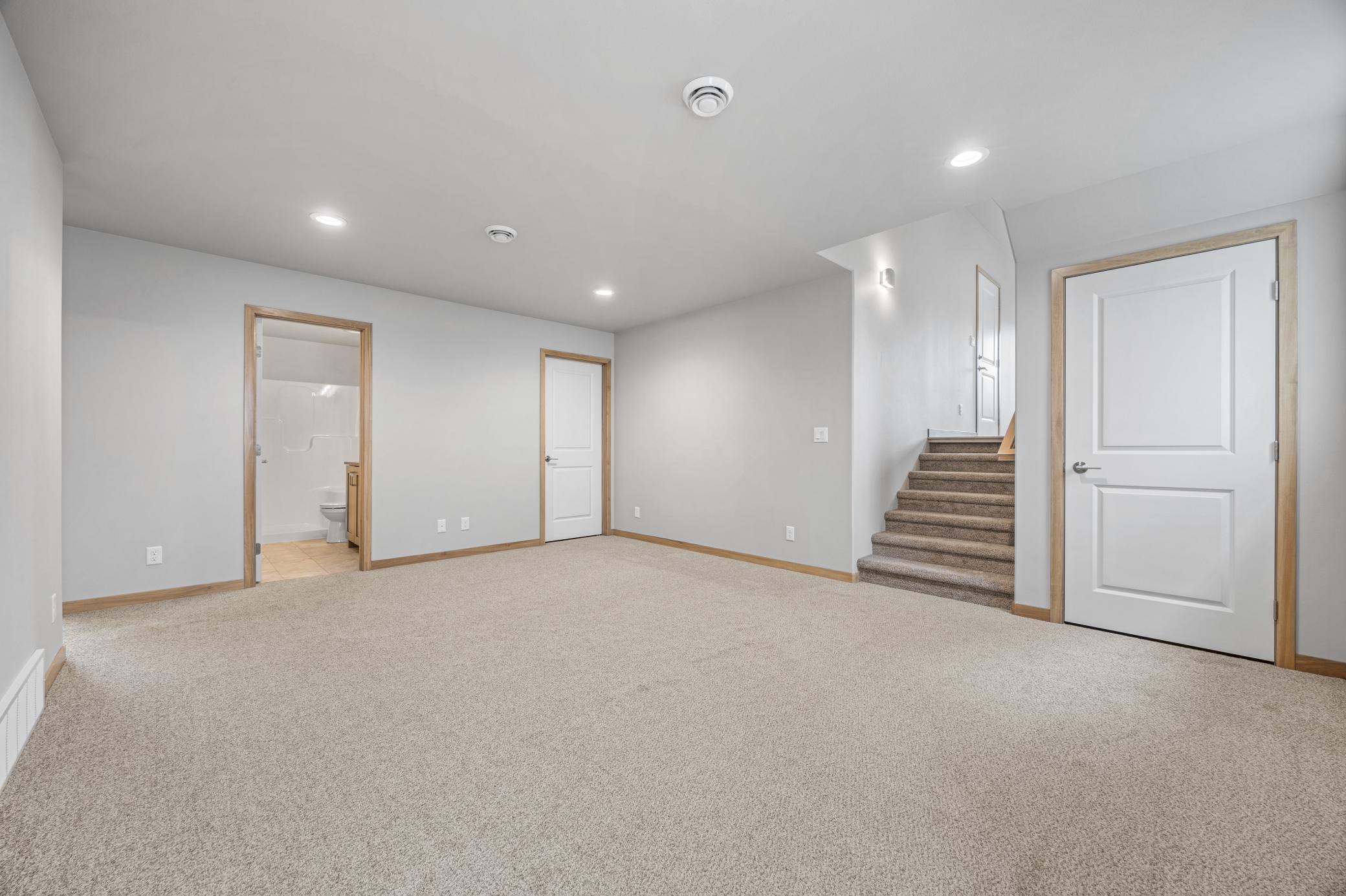 2026 single family home for sale at 1015 61st Avenue W in West Fargo, ND — 5 bed, 3 bath (photo 22 of 29)
