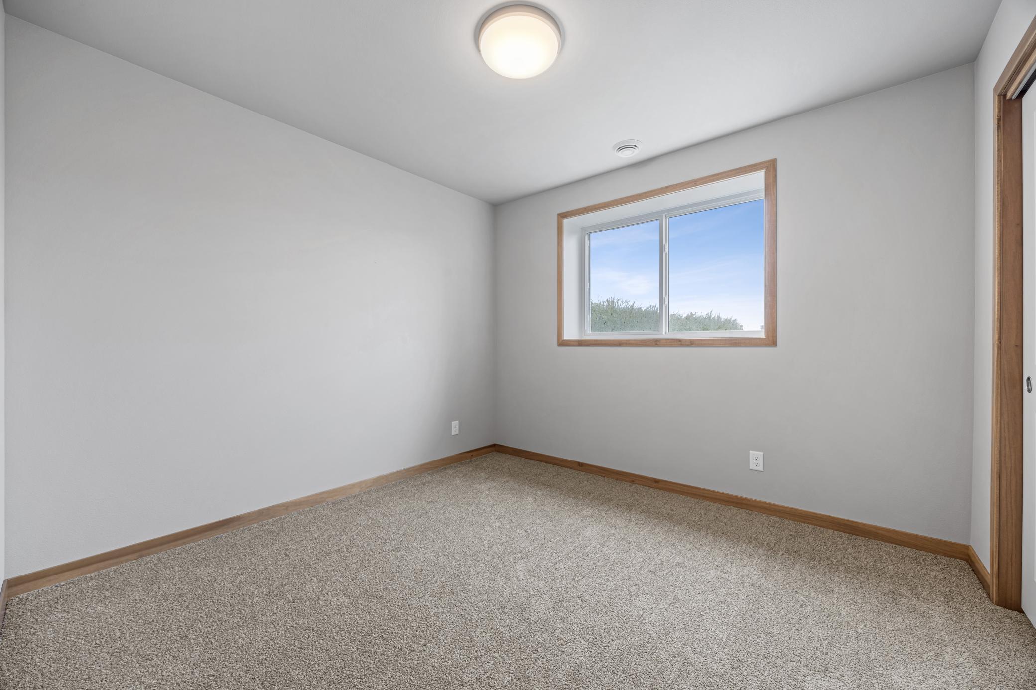 2026 single family home for sale at 1015 61st Avenue W in West Fargo, ND — 5 bed, 3 bath (photo 27 of 29)