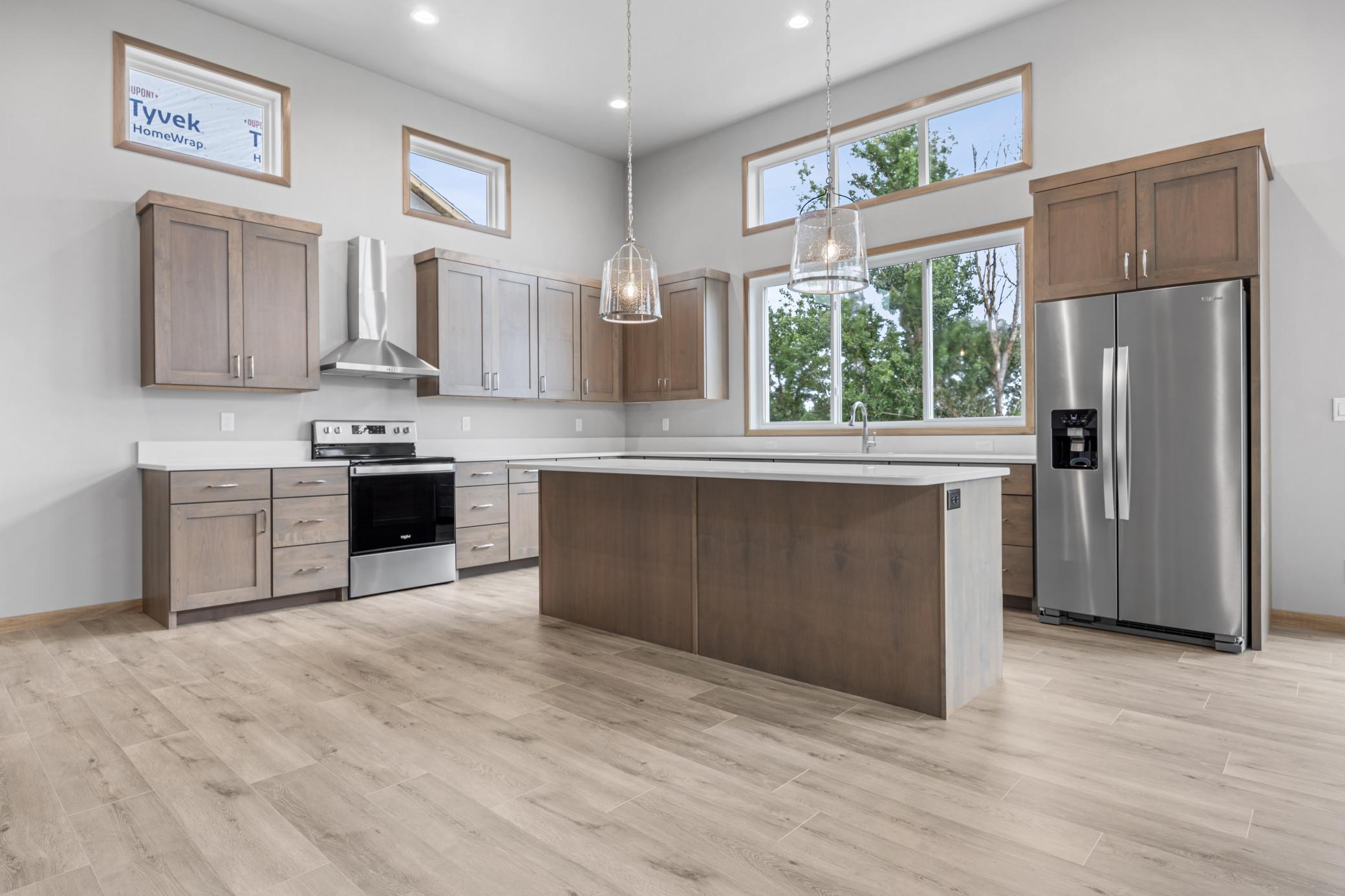 2026 single family home for sale at 1015 61st Avenue W in West Fargo, ND — 5 bed, 3 bath (photo 4 of 29)