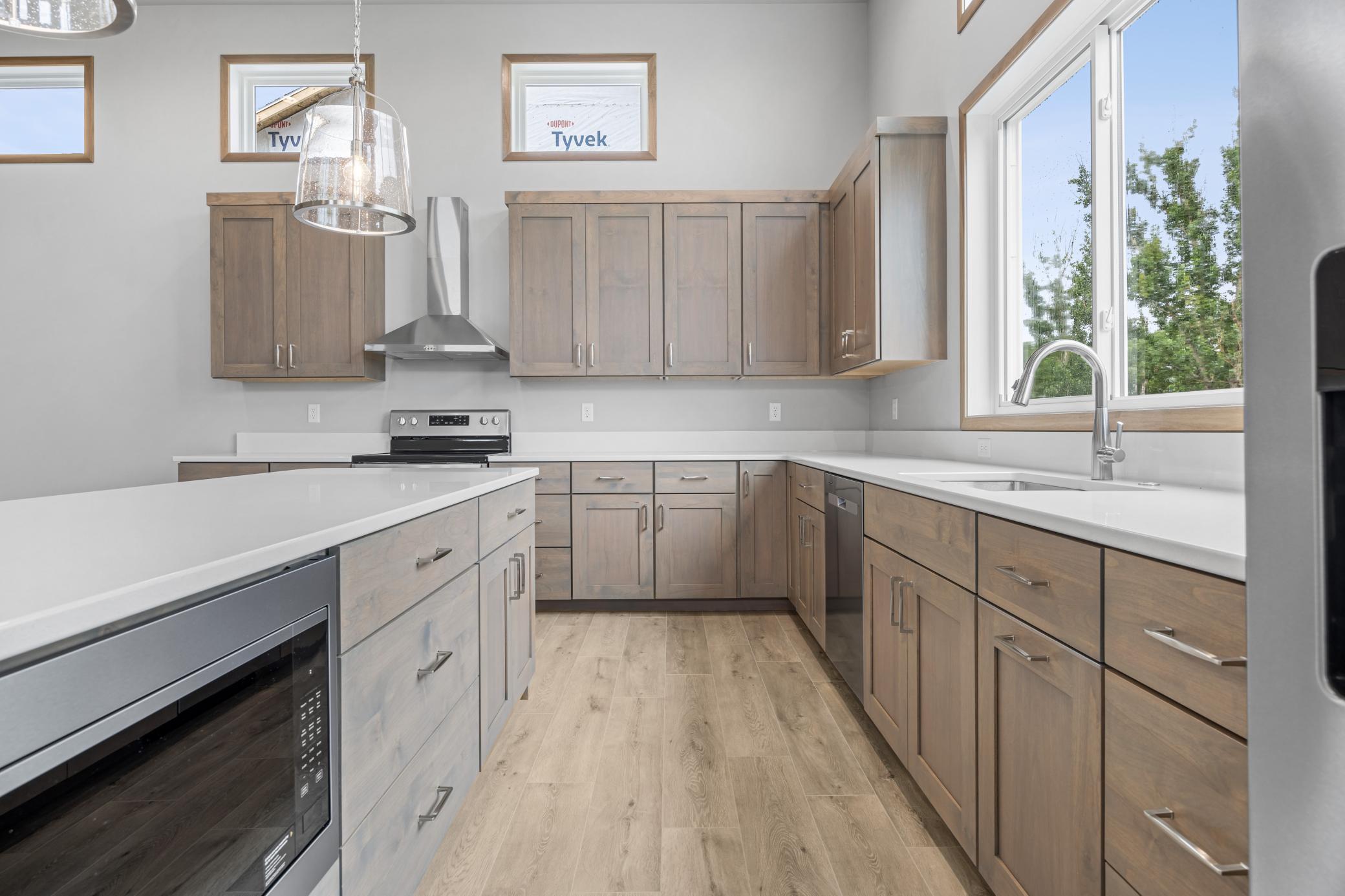 2026 single family home for sale at 1015 61st Avenue W in West Fargo, ND — 5 bed, 3 bath (photo 5 of 29)