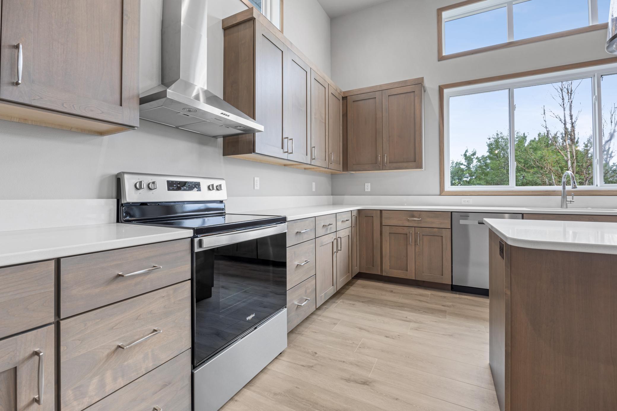2026 single family home for sale at 1015 61st Avenue W in West Fargo, ND — 5 bed, 3 bath (photo 6 of 29)